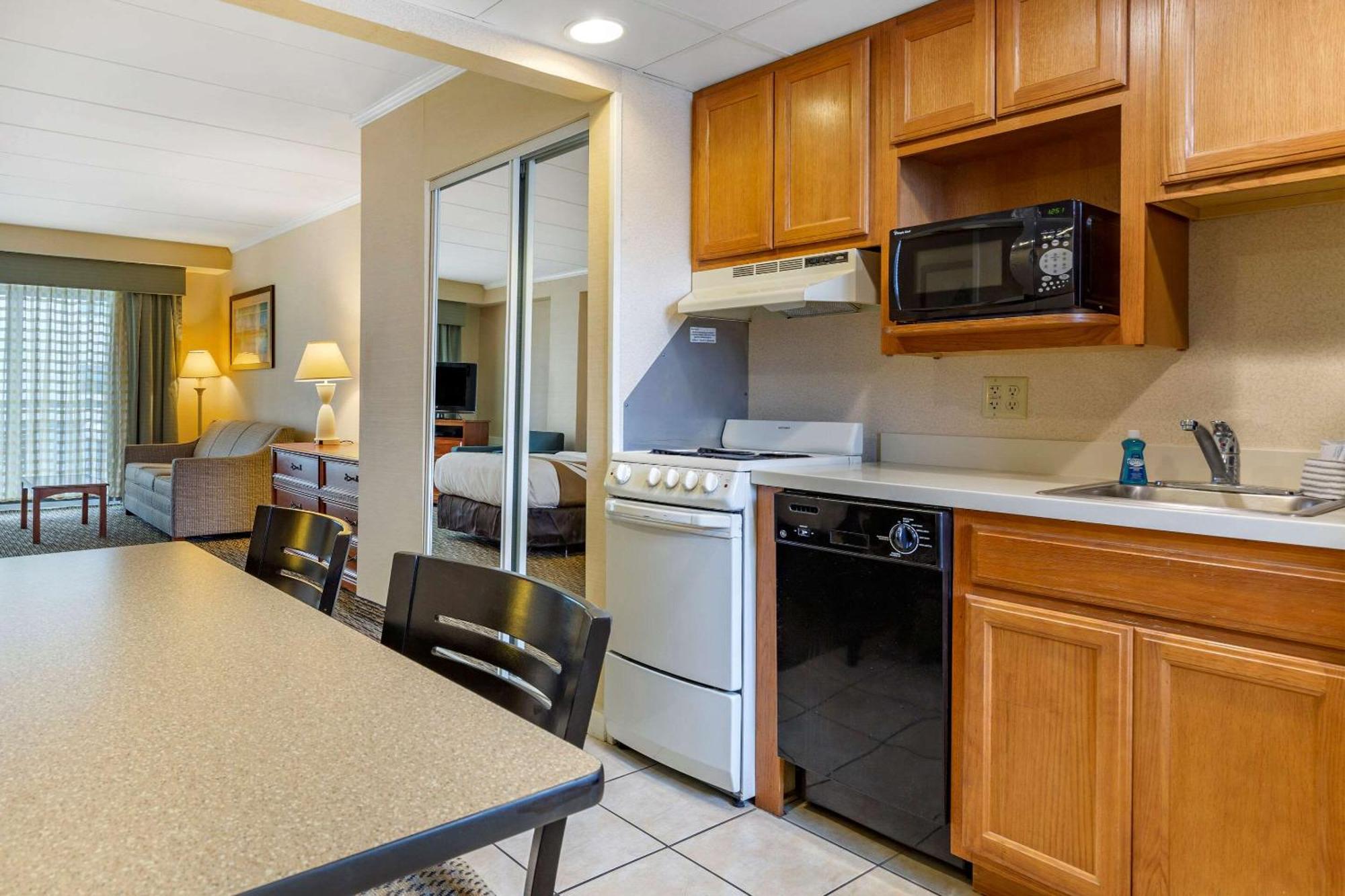 Efficiency Northern View Side View 2 Double Beds & Sofa Bed Exterior Entrance Non Smoking