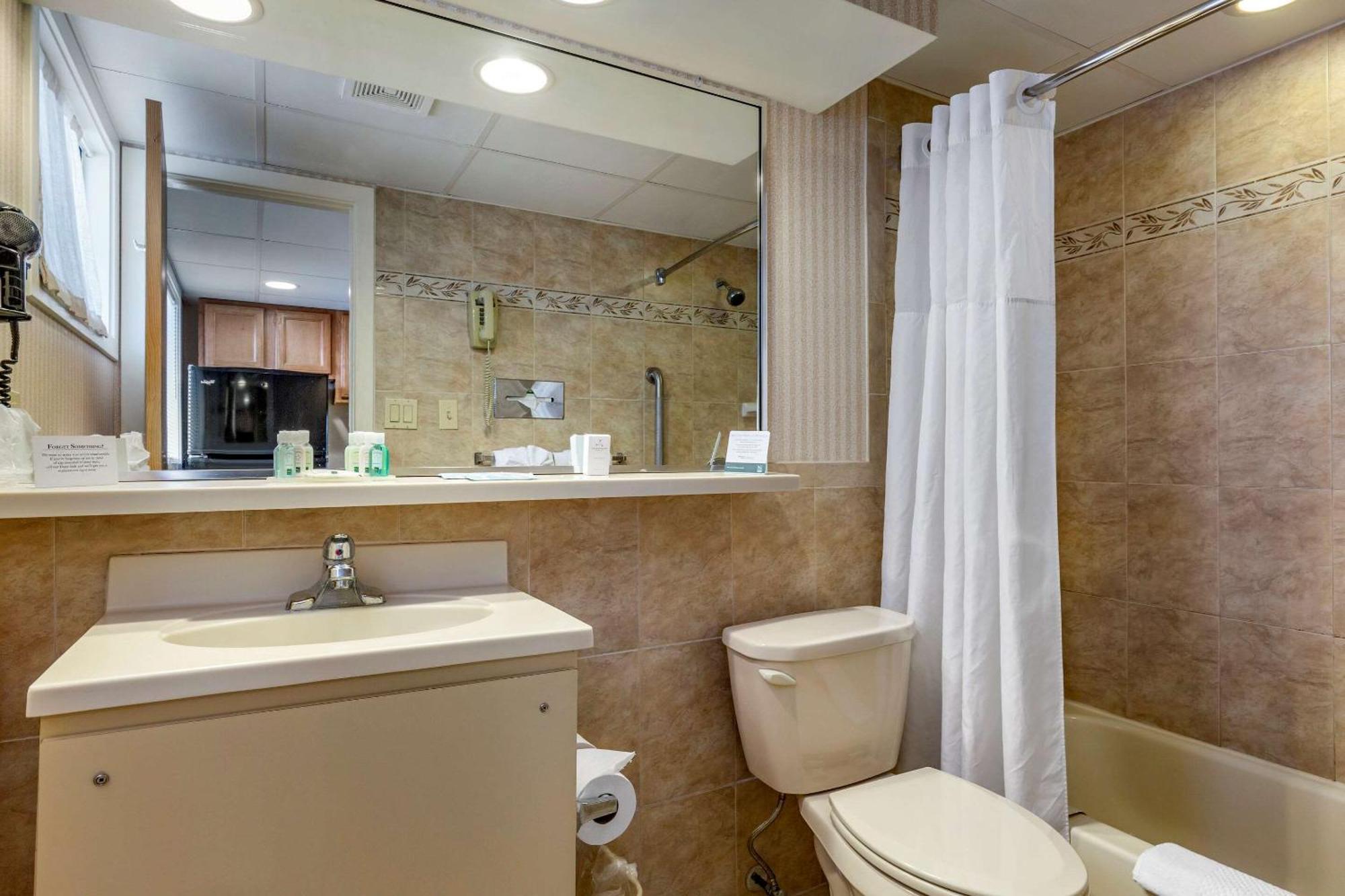 Efficiency Northern View Side View 2 Double Beds & Sofa Bed Exterior Entrance Non Smoking