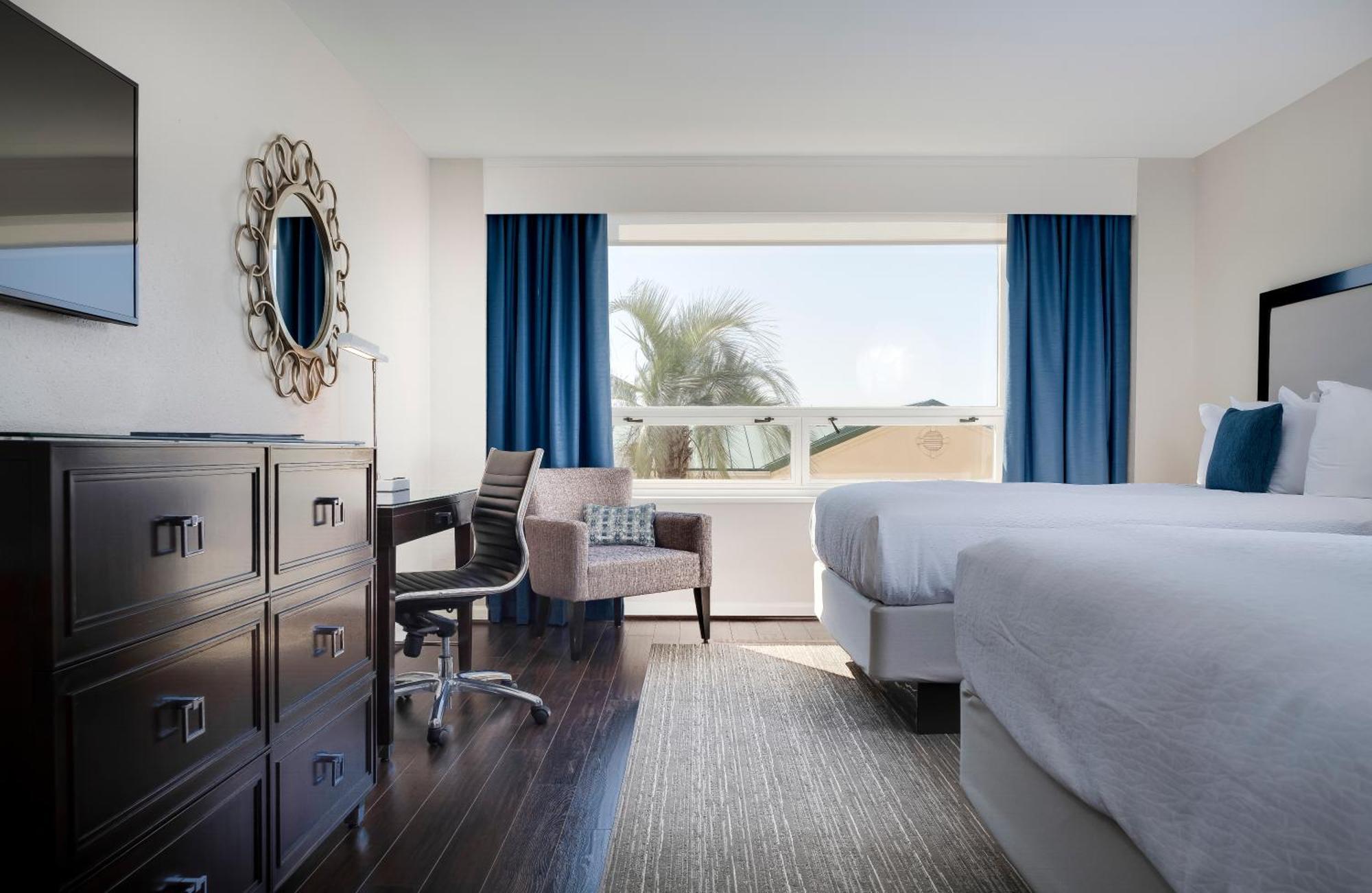 Standard 2 Doubles Balcony