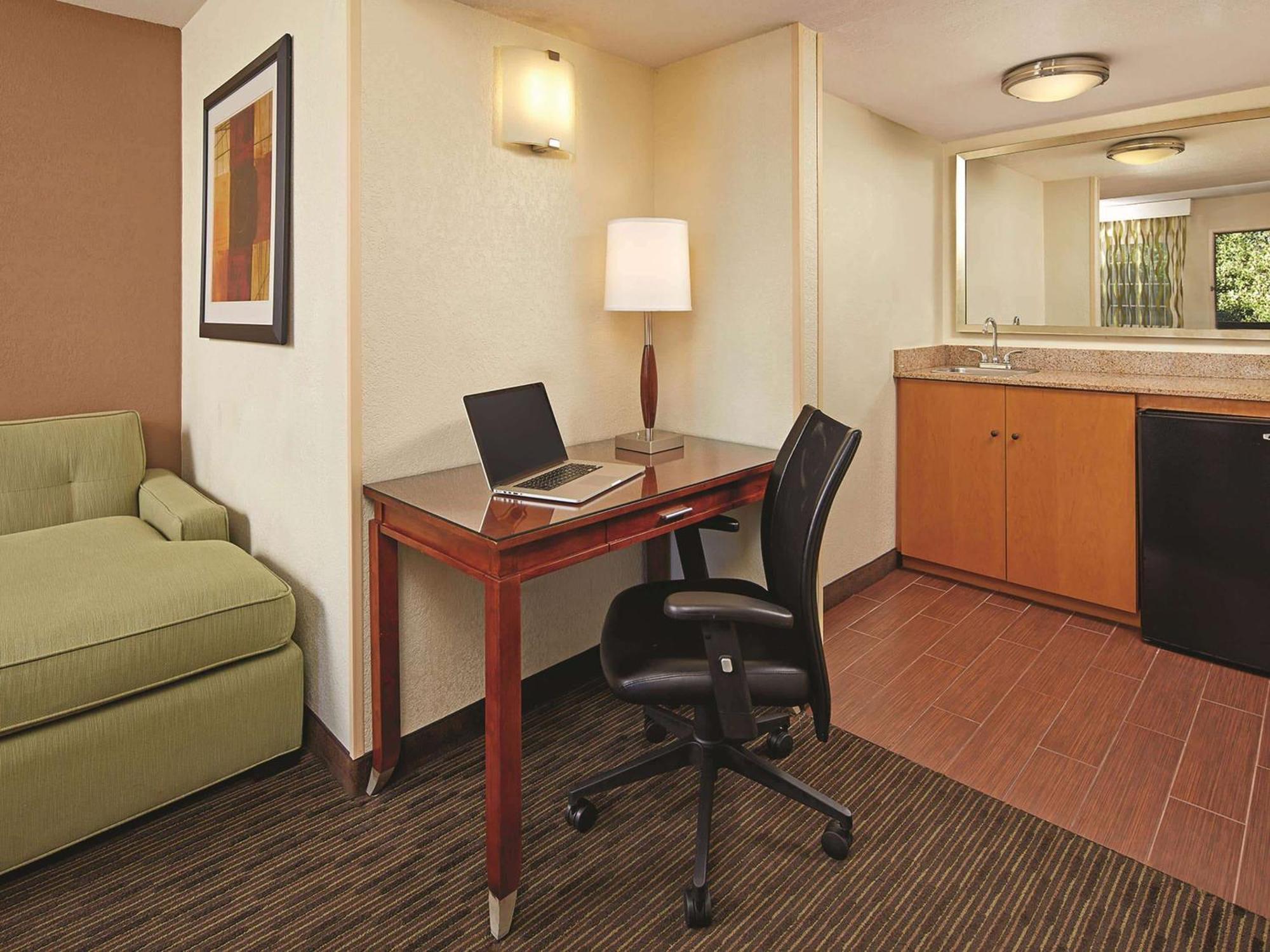 Queen Room Mobility or Hearing Access Non-Smoking