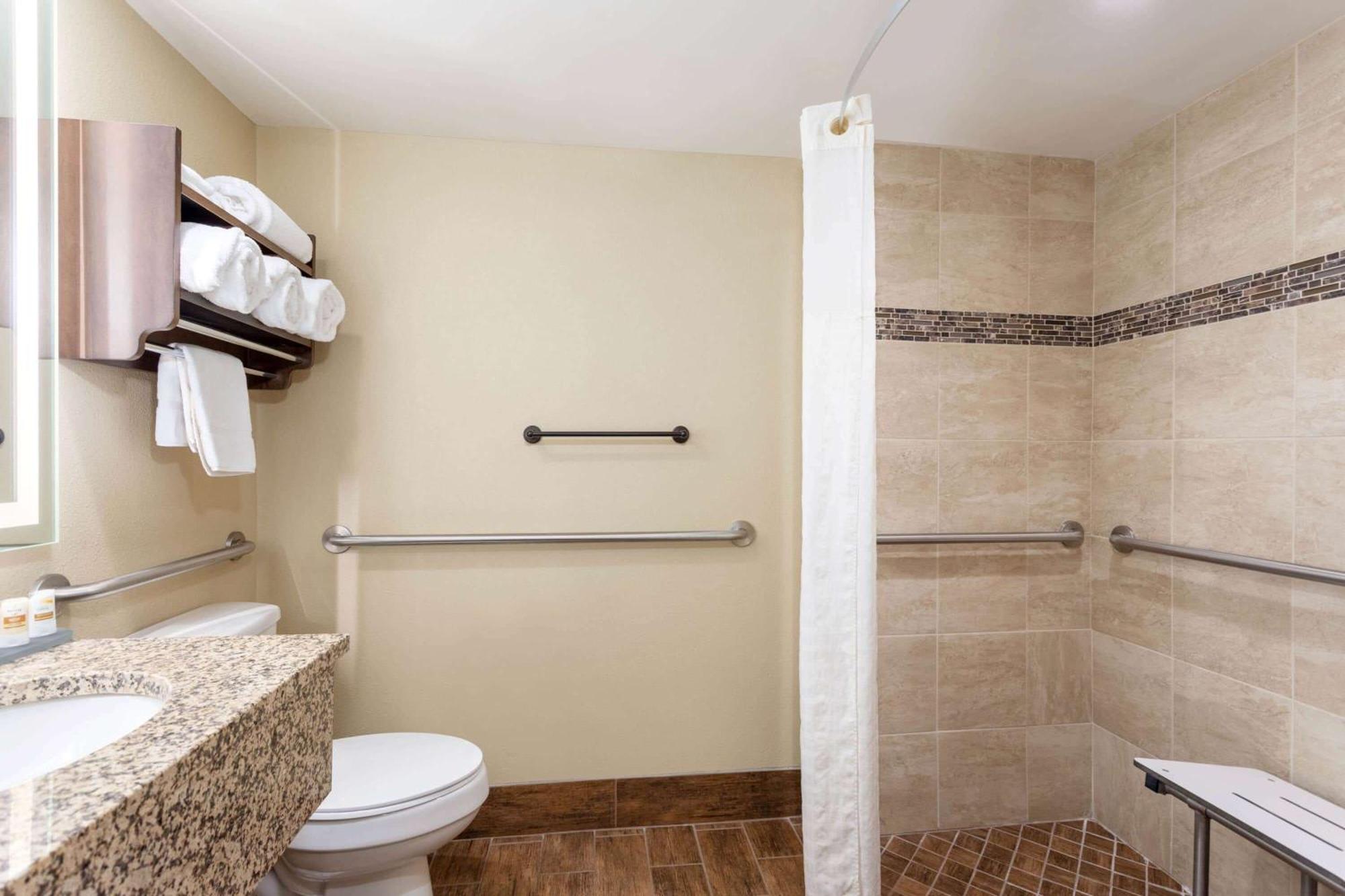 Queen Room with Two Queen Beds - Mobility Access/Non-Smoking
