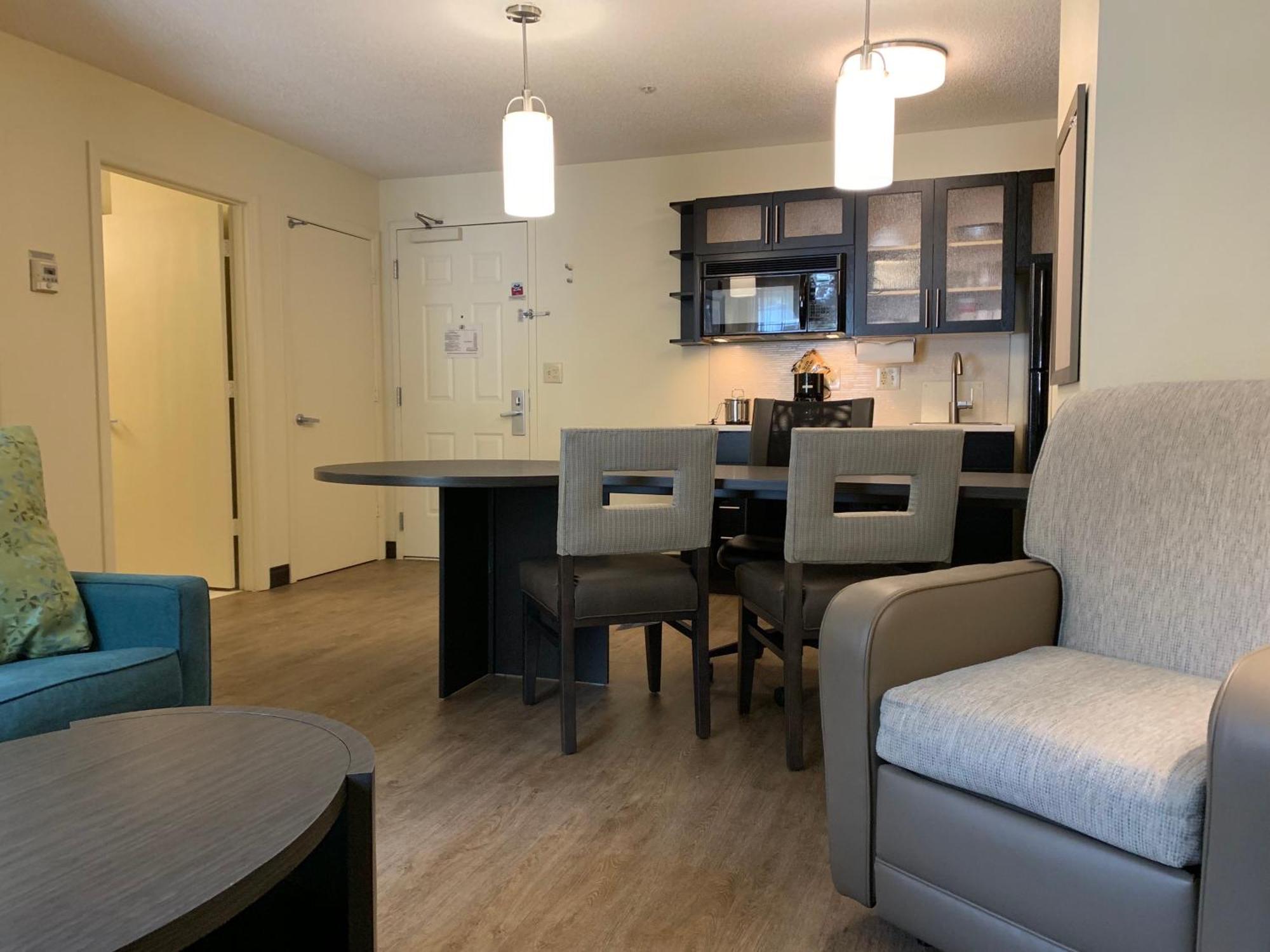 One Bedroom Suite One Queen Bed