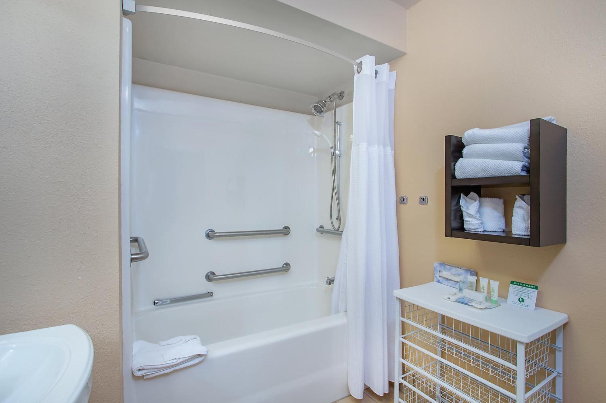 Queen Studio Suite Bath Tub Mobility Accessible Non-Smoking,1275963940:JPEG