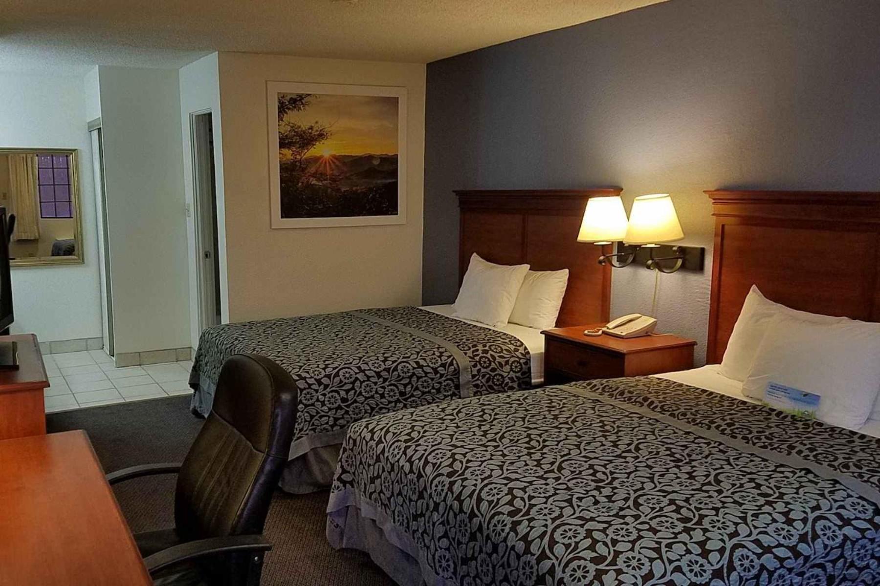 Queen Room Two Queen Beds Non-Smoking