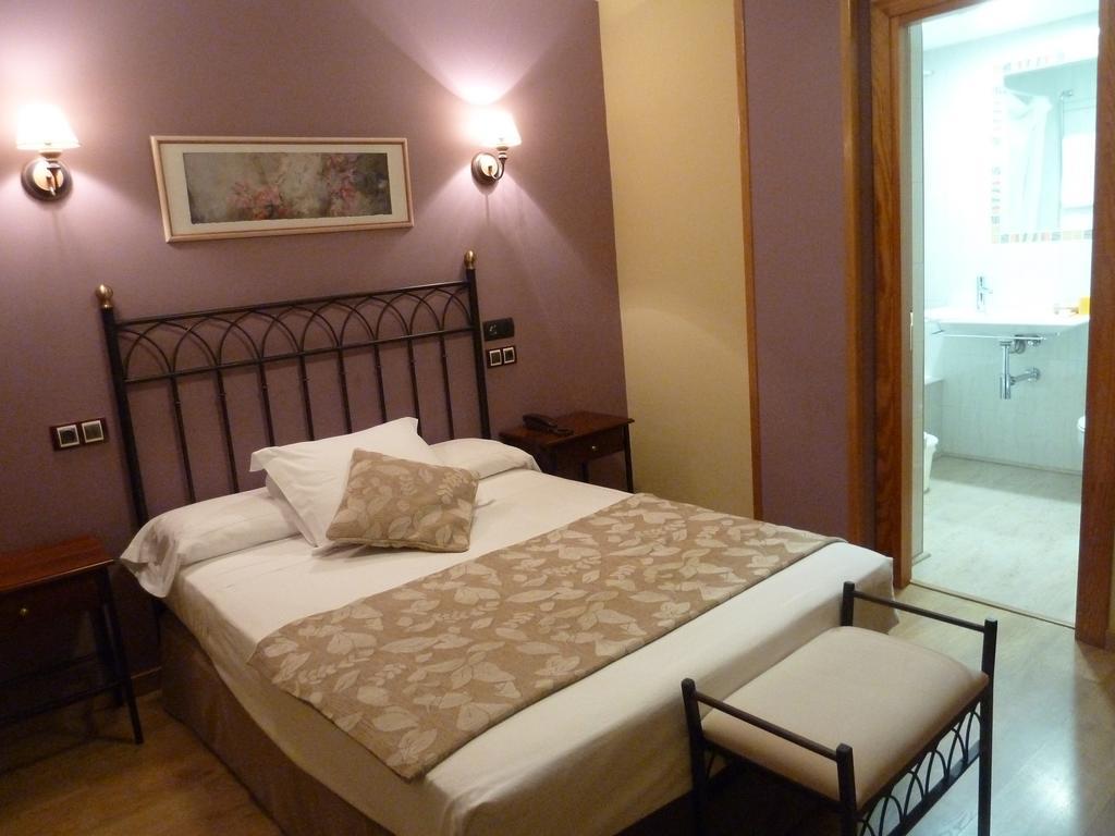Double or Twin Room,682474047:JPEG