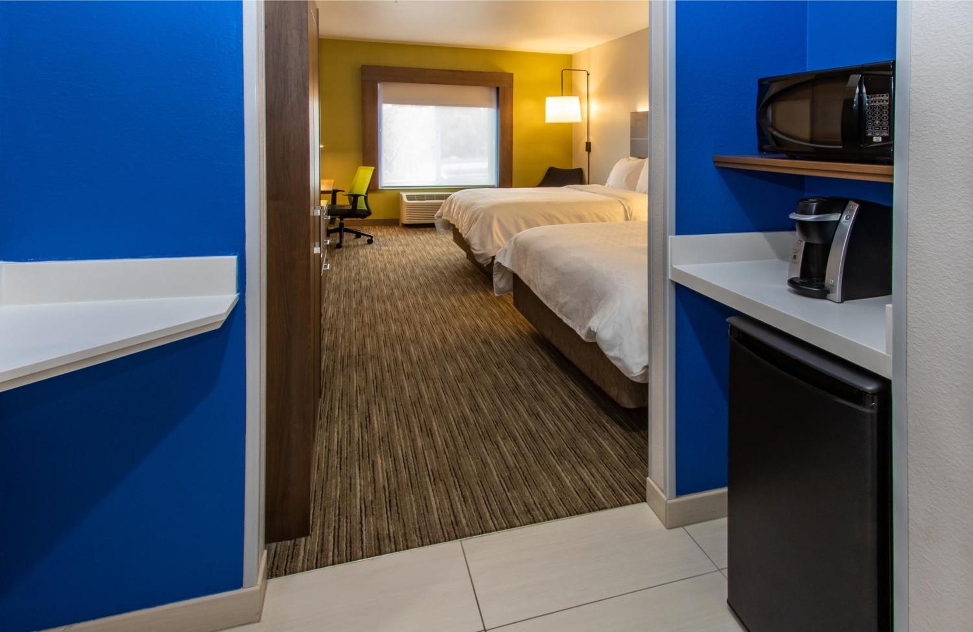 Queen Room with Two Queen Beds - Disability Access Hearing Accessible - Roll-In Shower