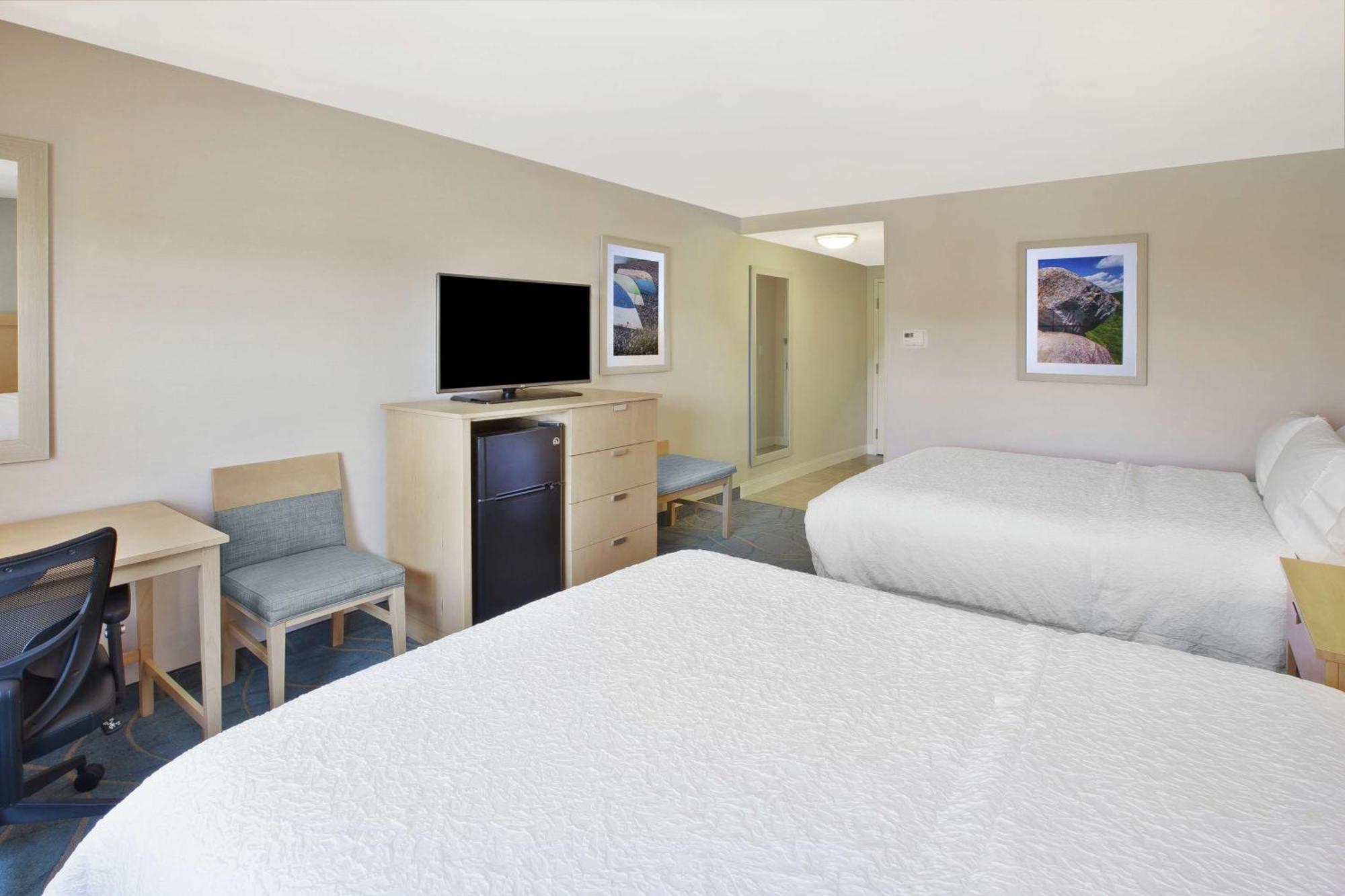 Queen Room Two Queen Beds Hearing Accessible or Non-Smoking