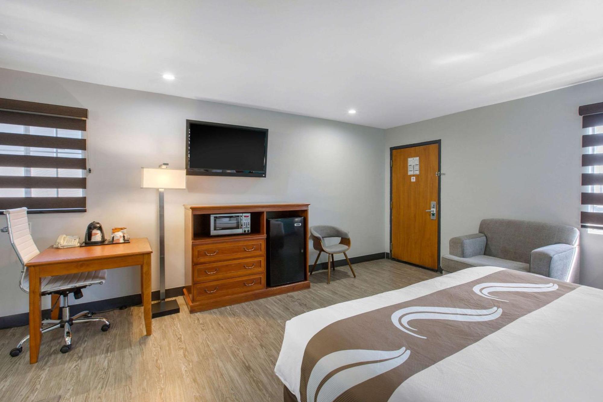 Standard Room 1 King Bed Non Smoking