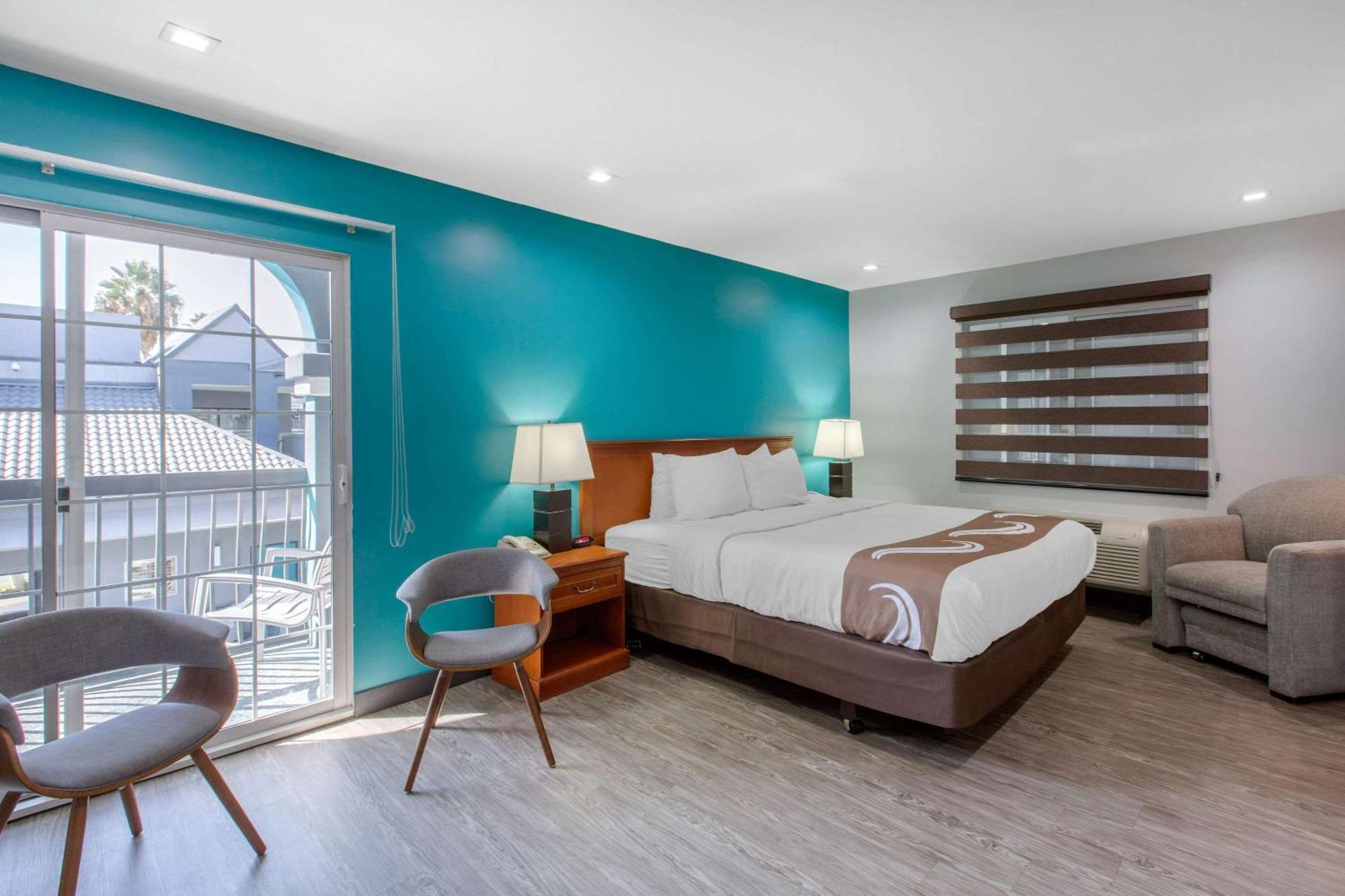 Standard Room 1 King Bed Non Smoking
