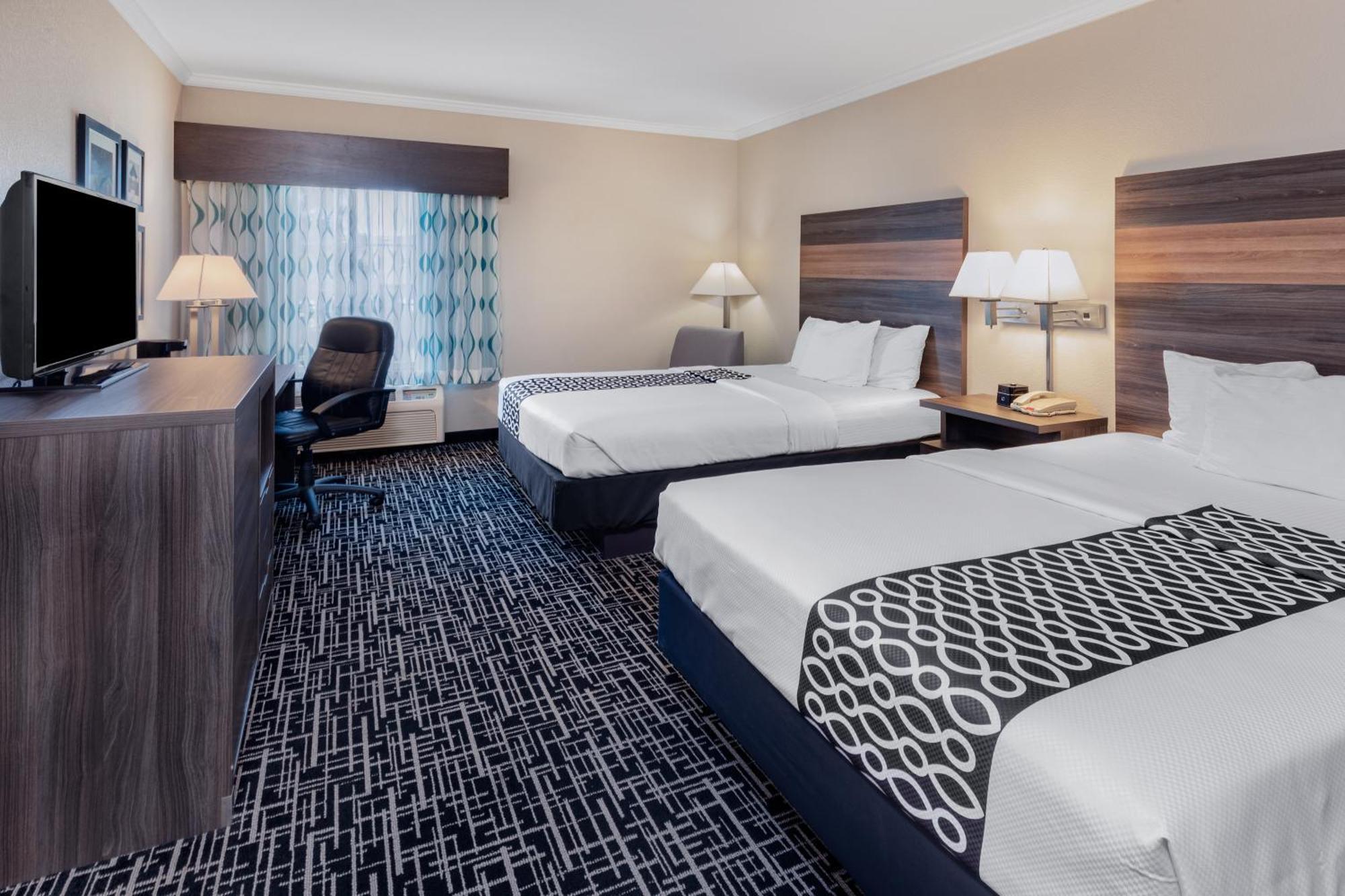 Queen Room with Two Queen Beds and Bath Tub - Mobility/Hearing Accessible - Non-Smoking