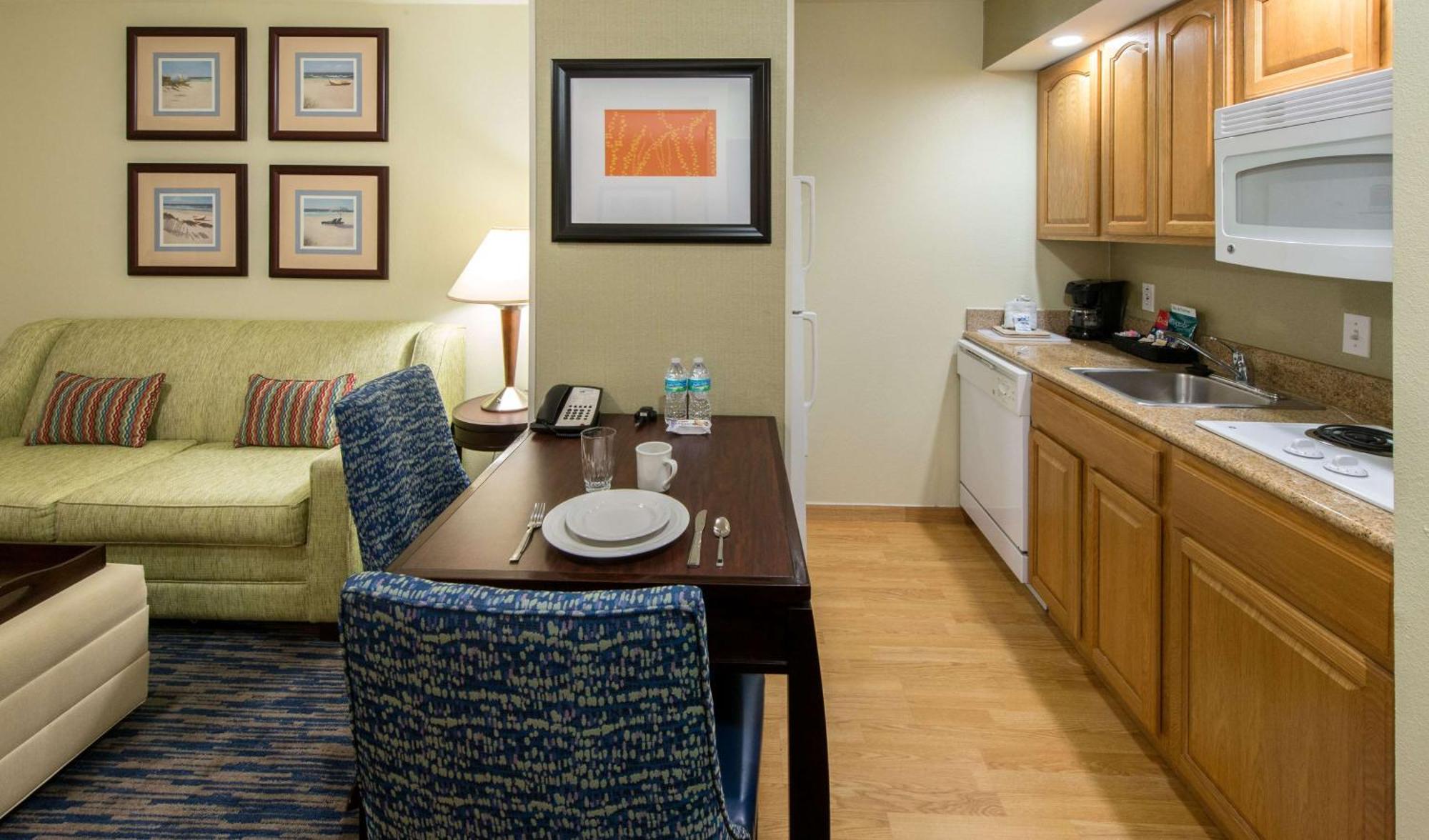 Studio Suite with Two Double Beds - Non-Smoking