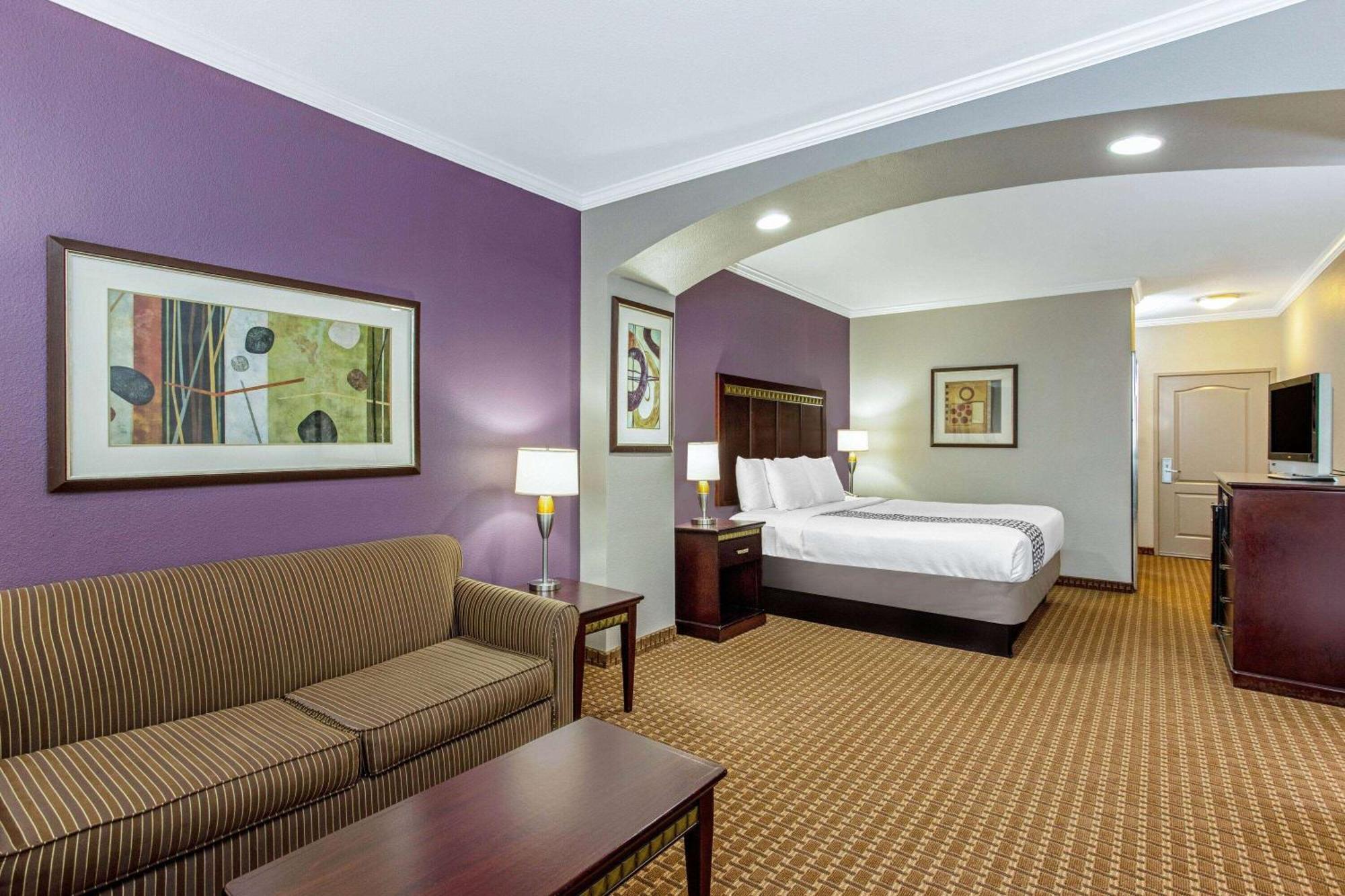 Deluxe King Room Non-Smoking