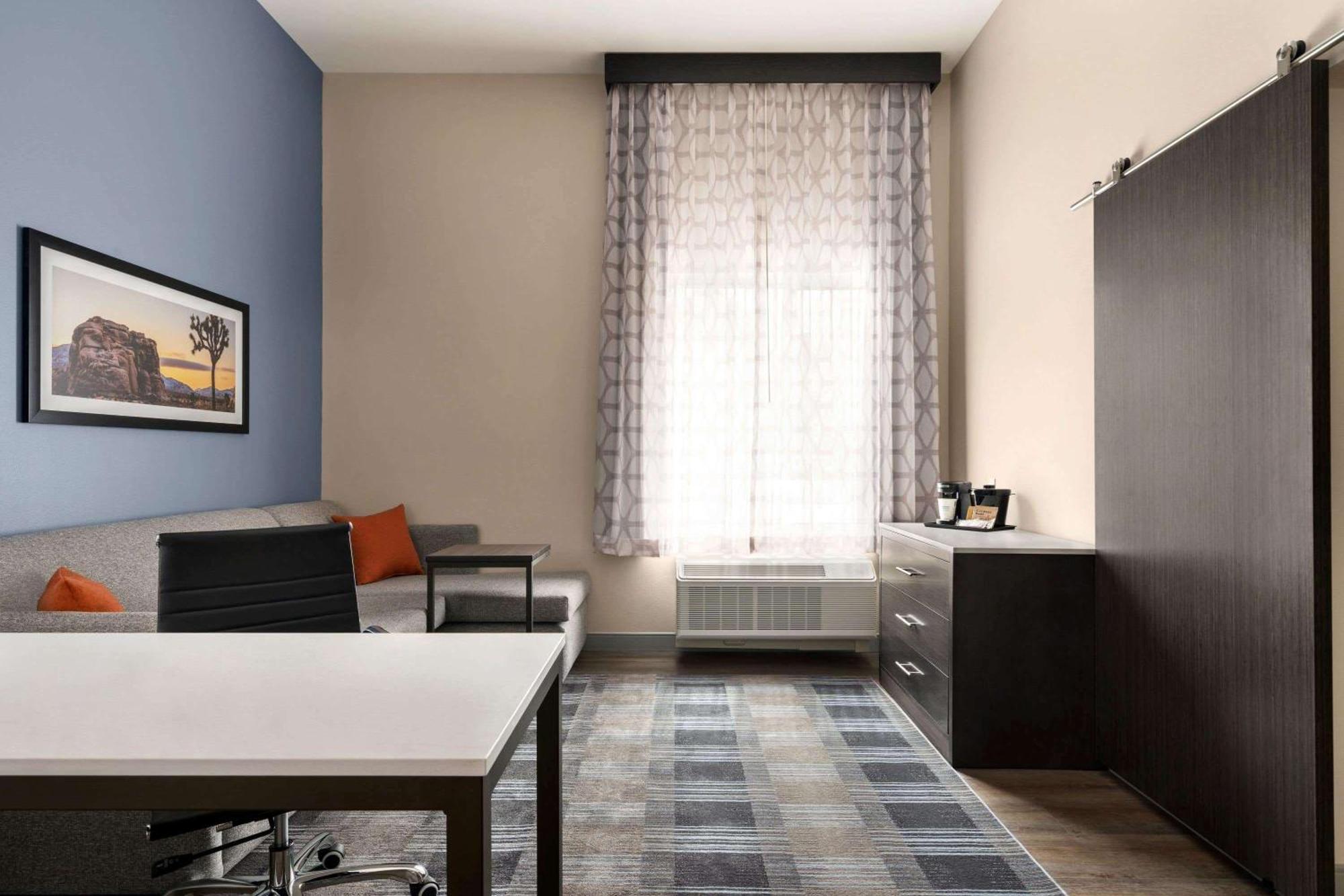 King Suite Mobility Access or Non-Smoking