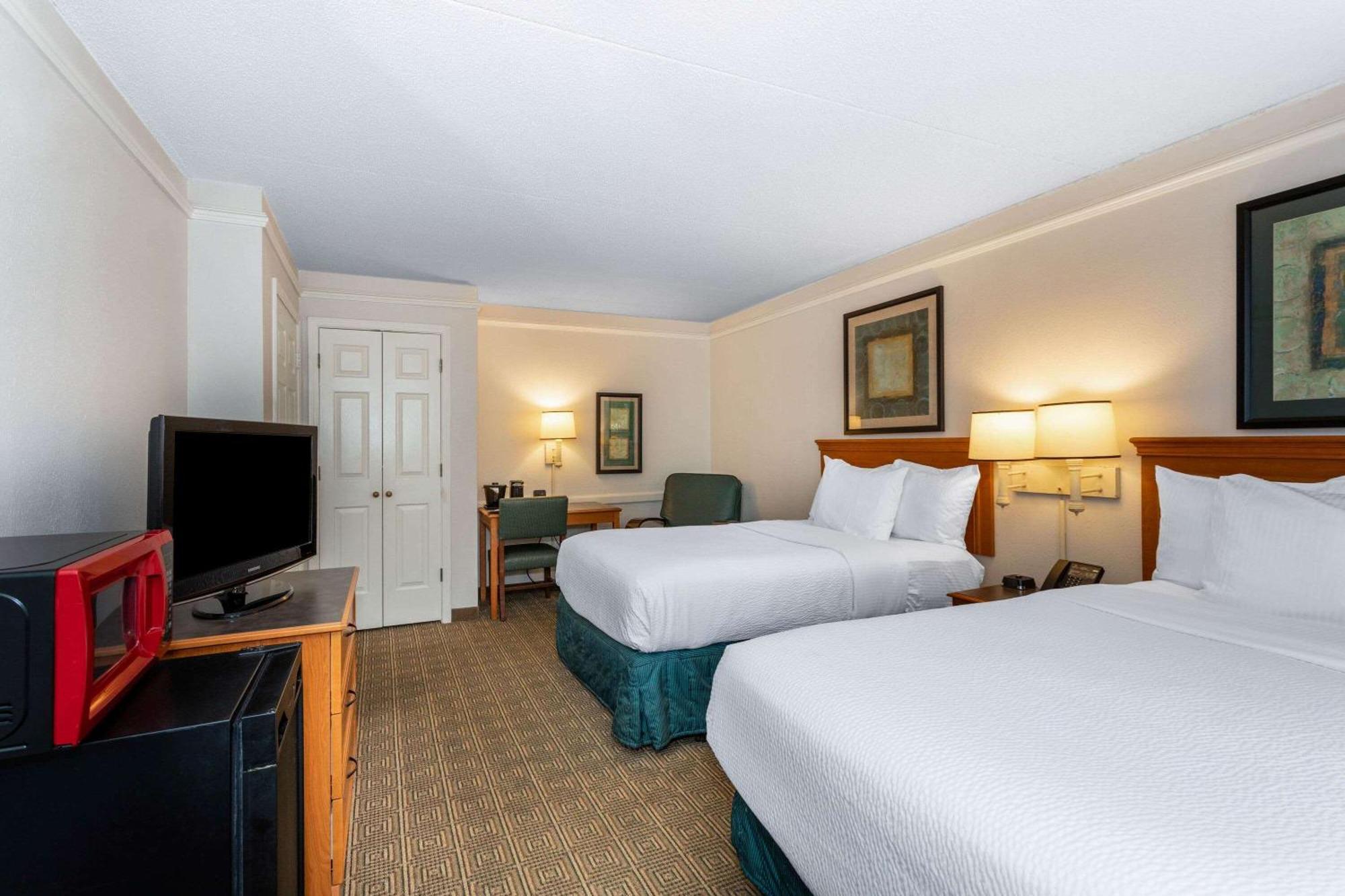 Double Room Two Double Beds Mobility or Hearing Impaired Access Non-Smoking