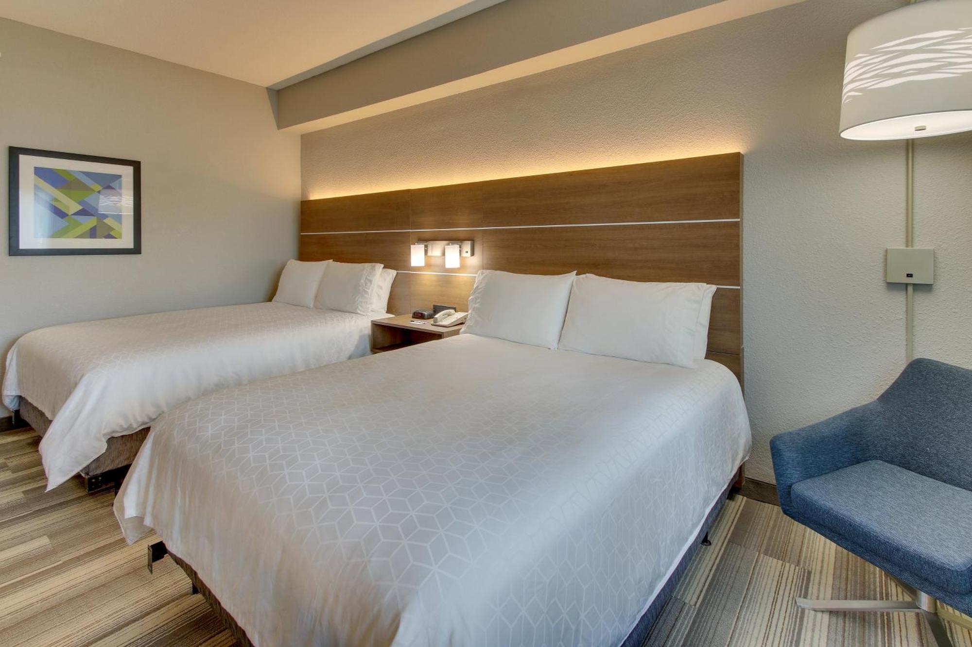 Standard Queen Room Two Queen Beds Communications Accessible