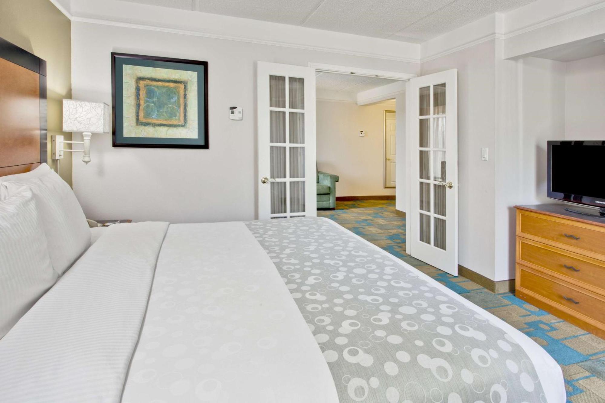 One-Bedroom King Suite Non-Smoking