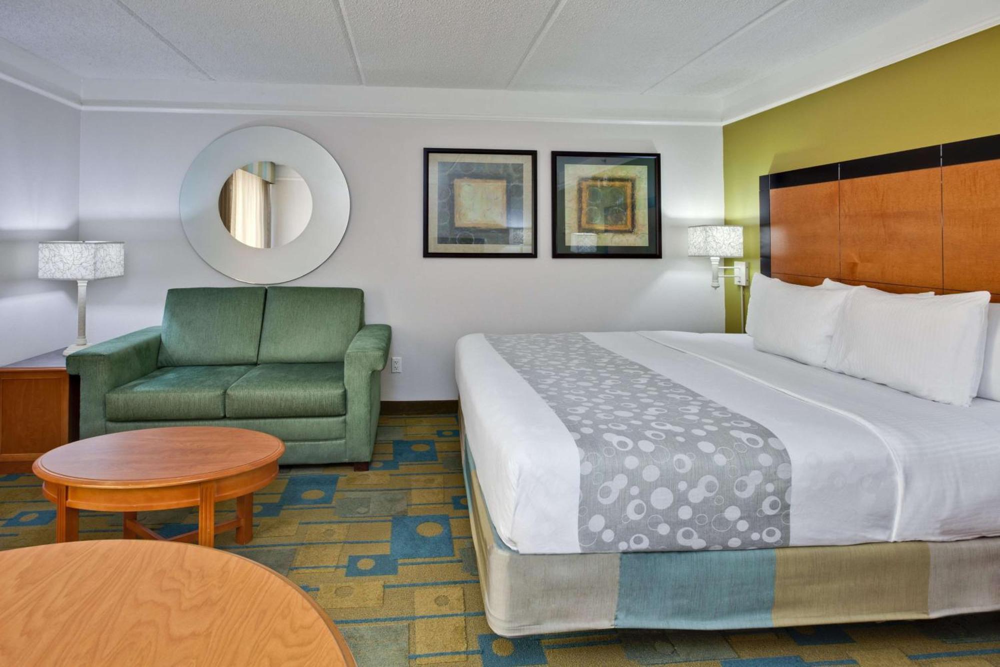 One-Bedroom King Suite Non-Smoking