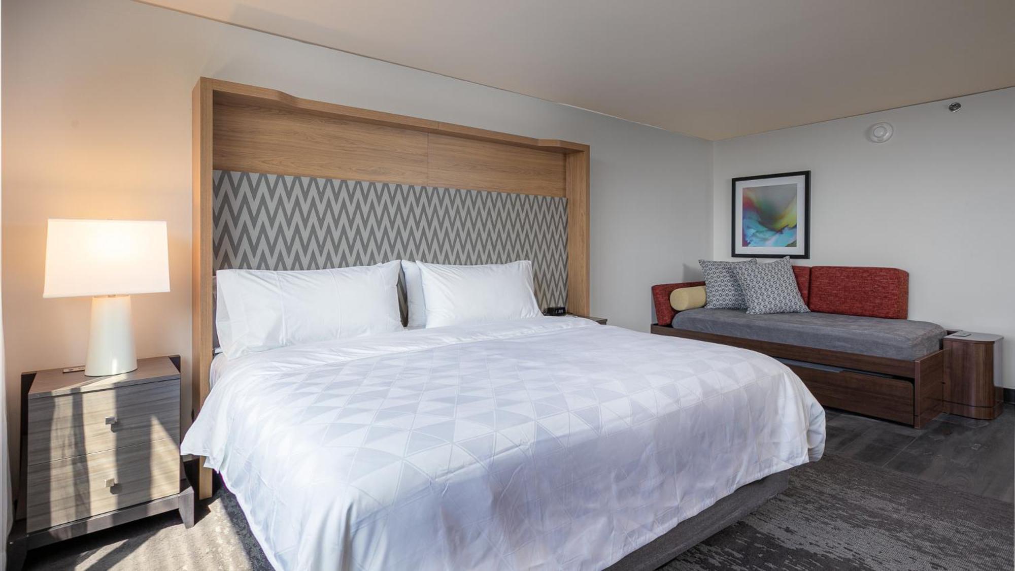 King Room Roll-Away Bed Non-Smoking