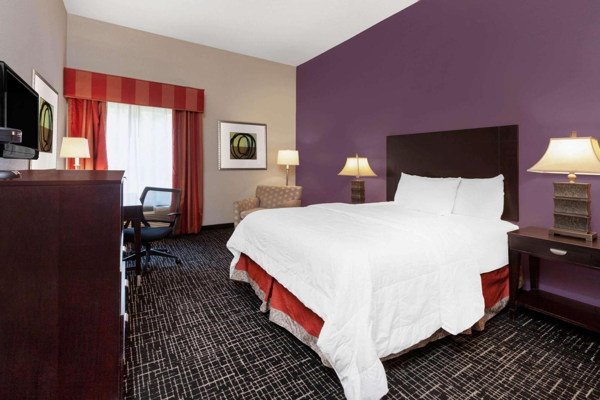 Queen Room with Tub with Grab Bars - Mobility Impaired Accessible/Non-Smoking