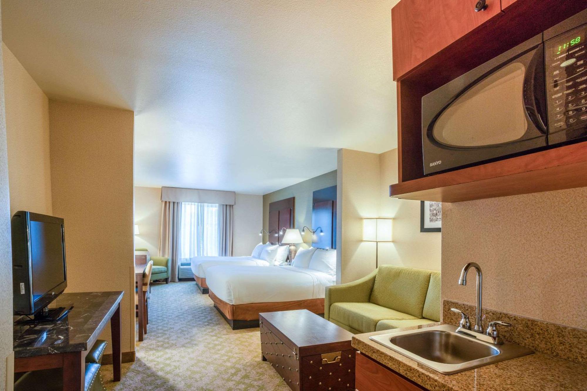 Suite with Two Queen Beds - Accessible/Non-Smoking