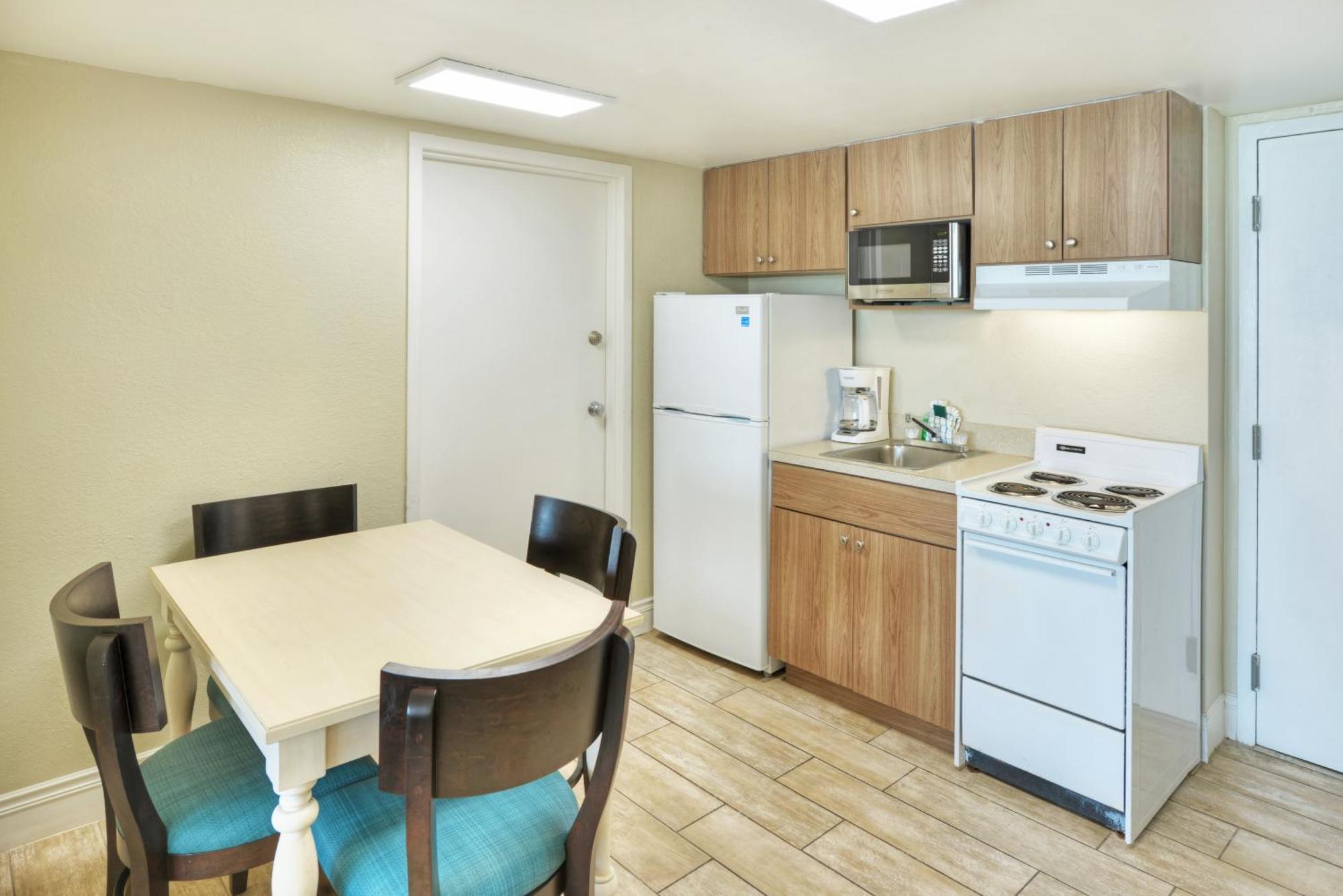 Deluxe Room Kitchen Ocean View