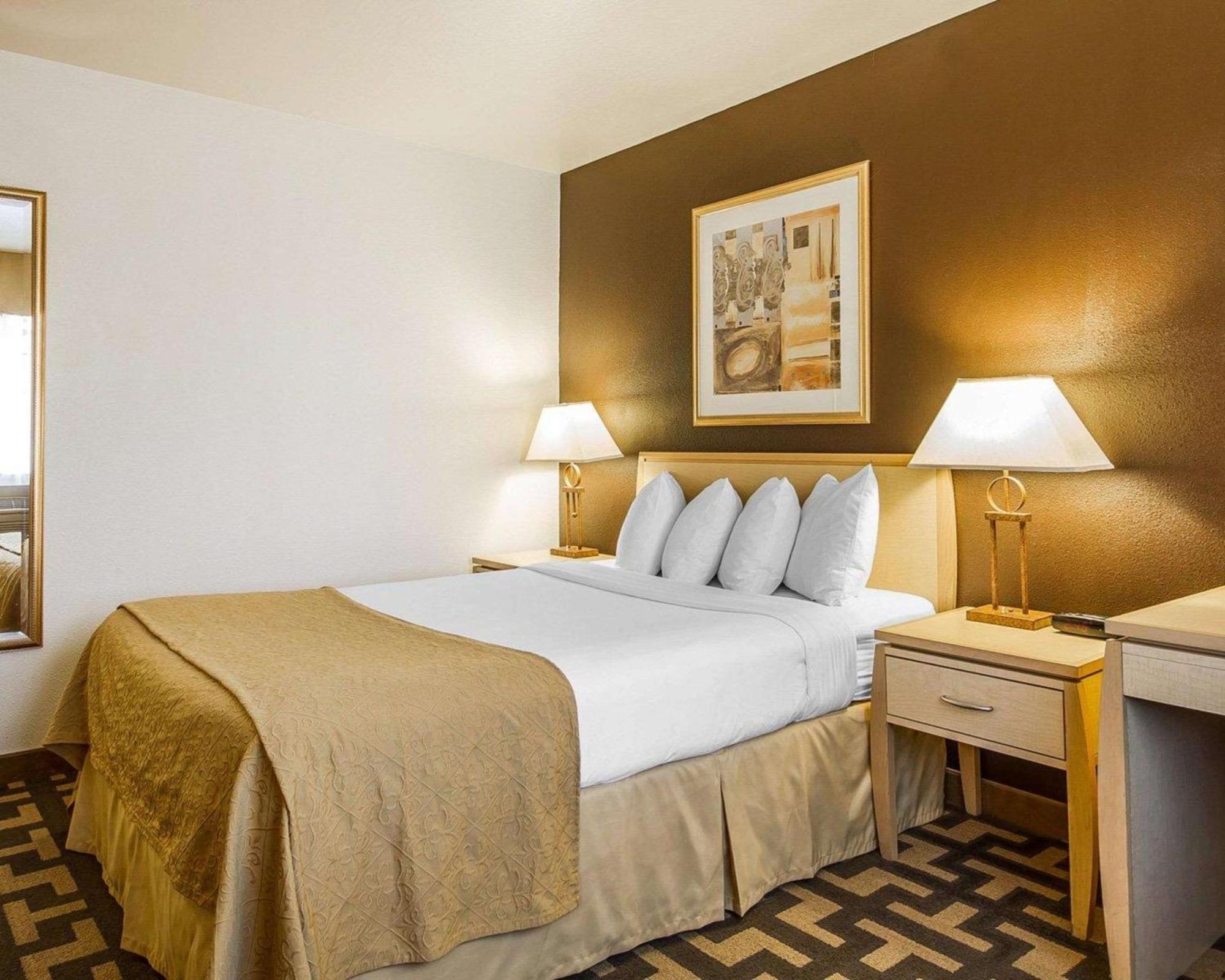 Superior Queen Room Accessible or Non-Smoking