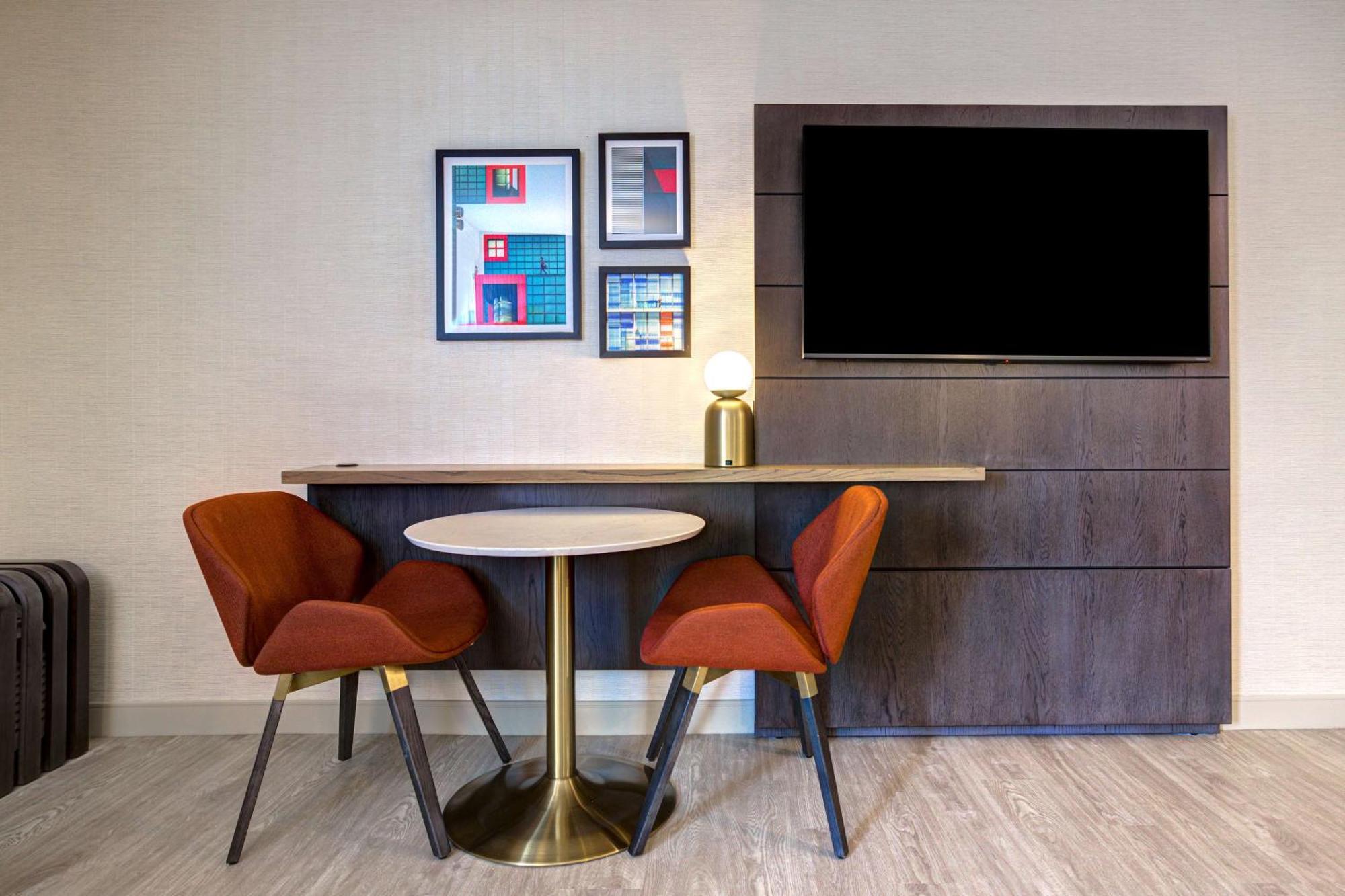 Junior King Suite with Seating Area