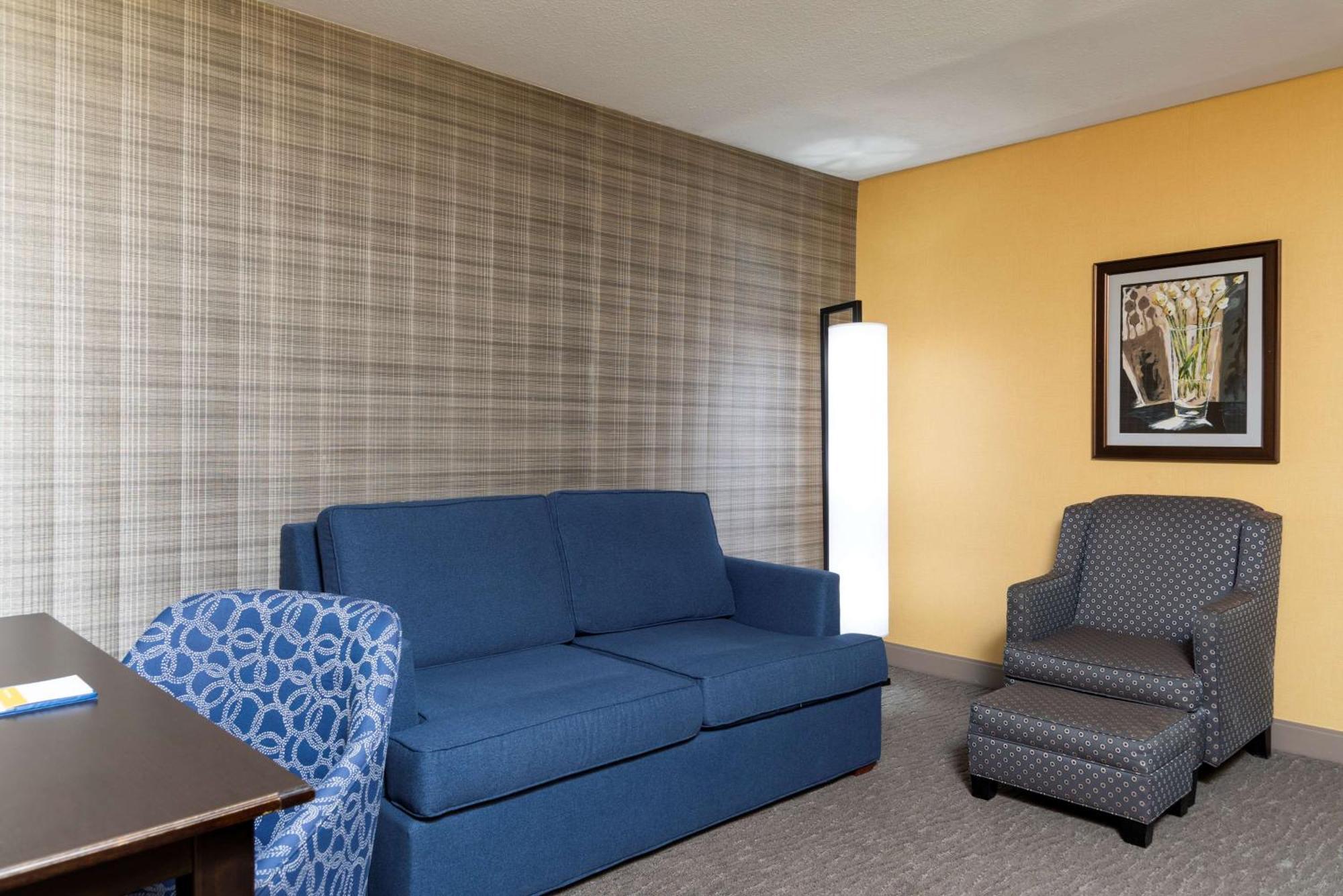 One-Bedroom Queen Suite Two Queen Beds Non-Smoking
