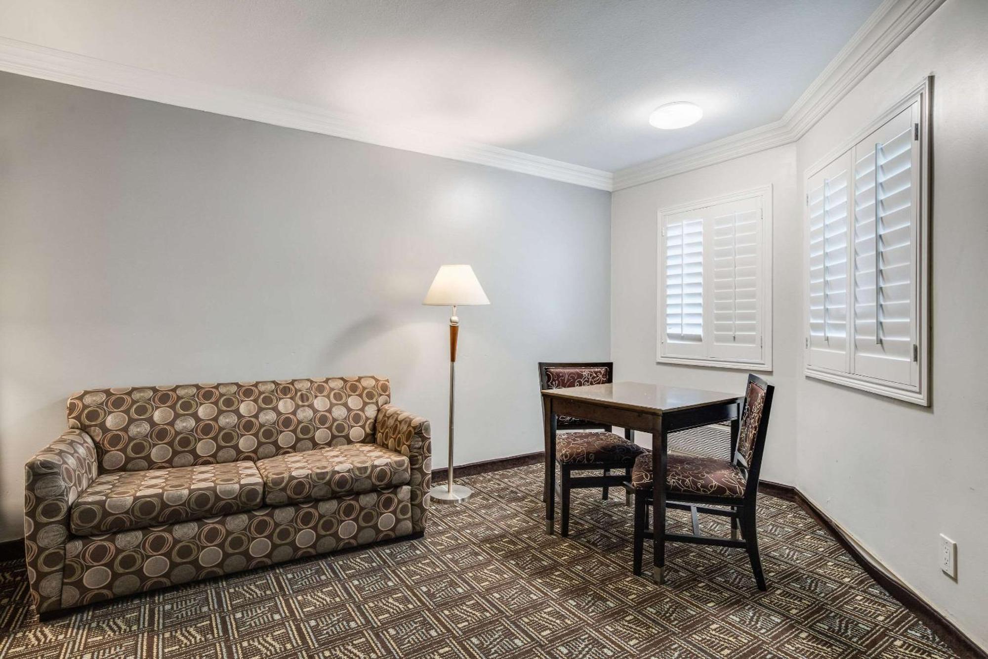 King Suite Accessible or Non-Smoking