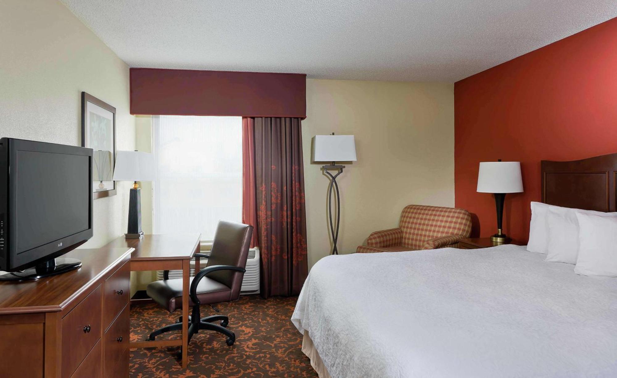 King Room with King Bed - Non-Smoking