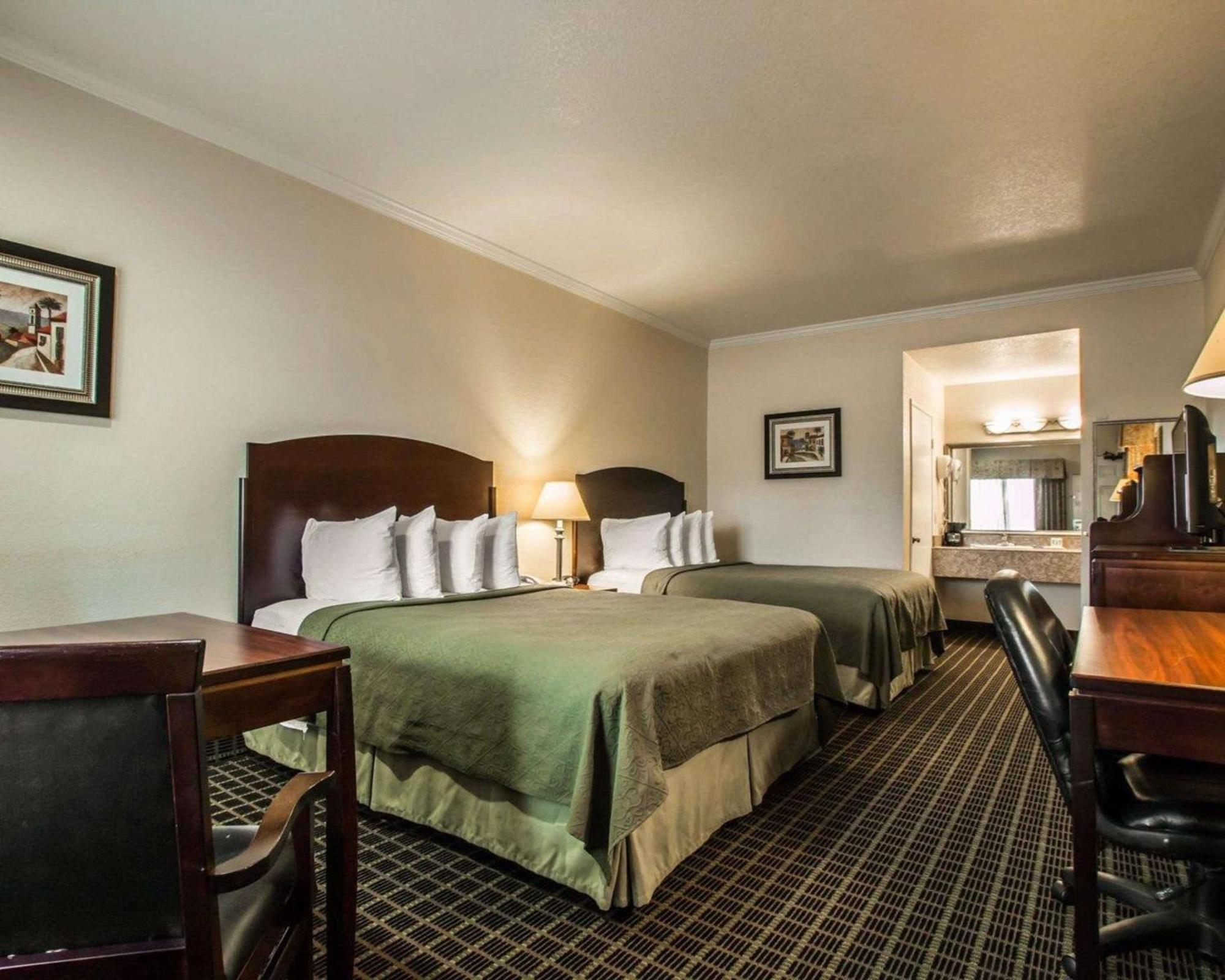 Standard Queen Room Two Queen Beds Roll Shower Accessible or Non-Smoking,1276670842:JPEG