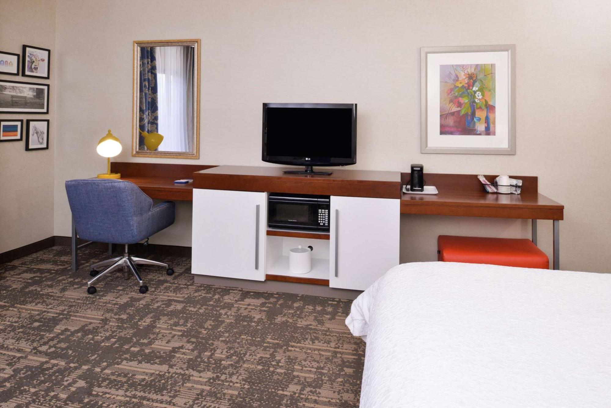 King Room with Sofa Bed and Study - Non-Smoking