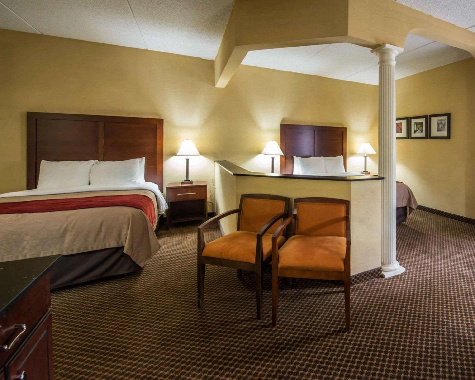 Queen Room Two Queen Beds Whirlpool Bath Non-Smoking,1276780957:JPEG