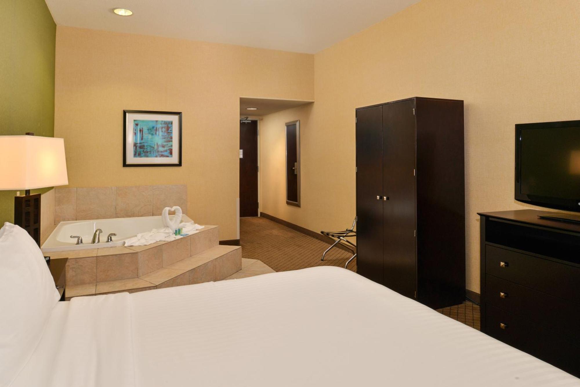 King Suite with Jetted Tub