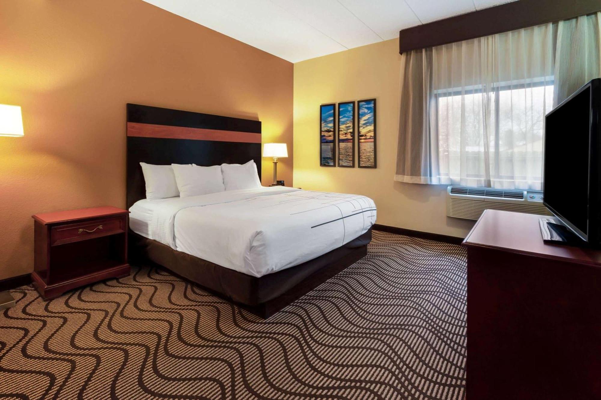One-Bedroom King Suite Non-Smoking