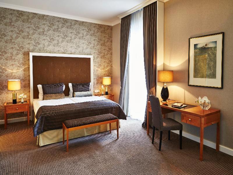 Deluxe Room,1276904533:JPEG