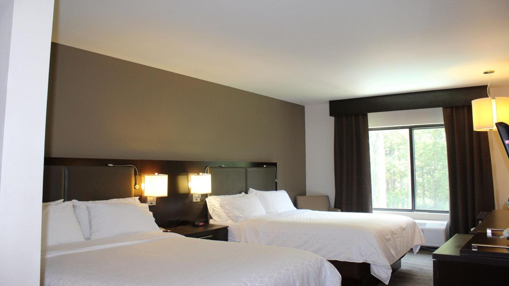 Standard Queen Room Two Queen Beds