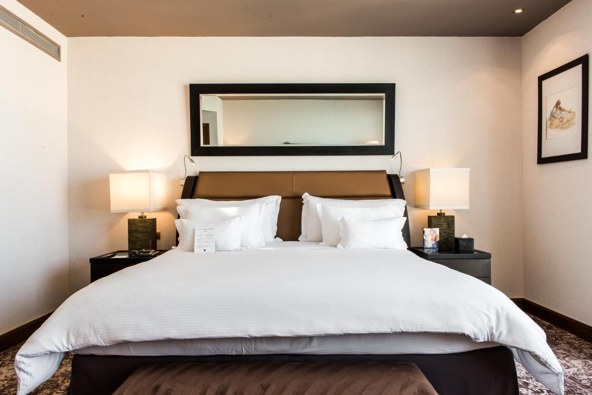 Deluxe Room King Size Bed City View