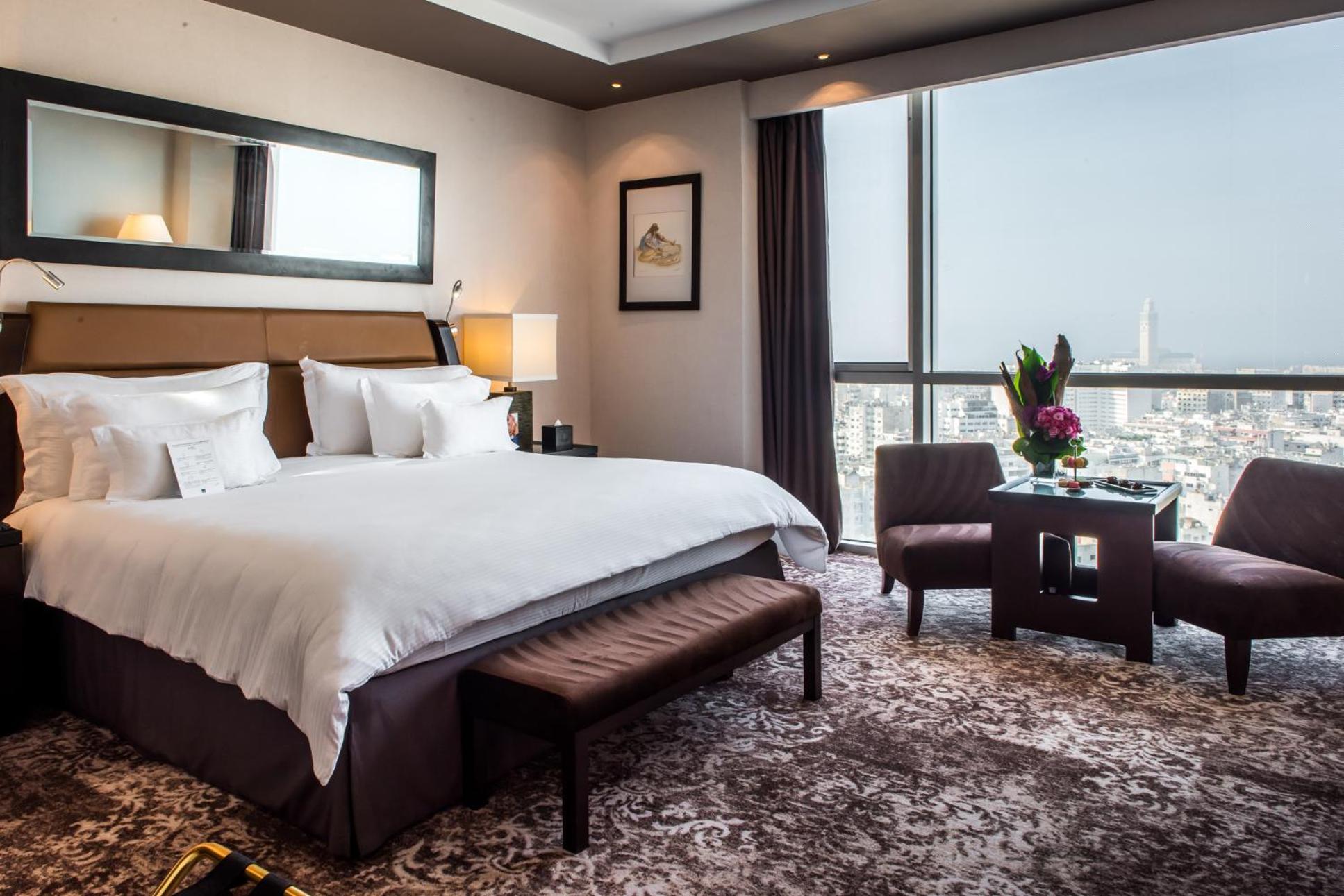 Deluxe Room King Size Bed City View