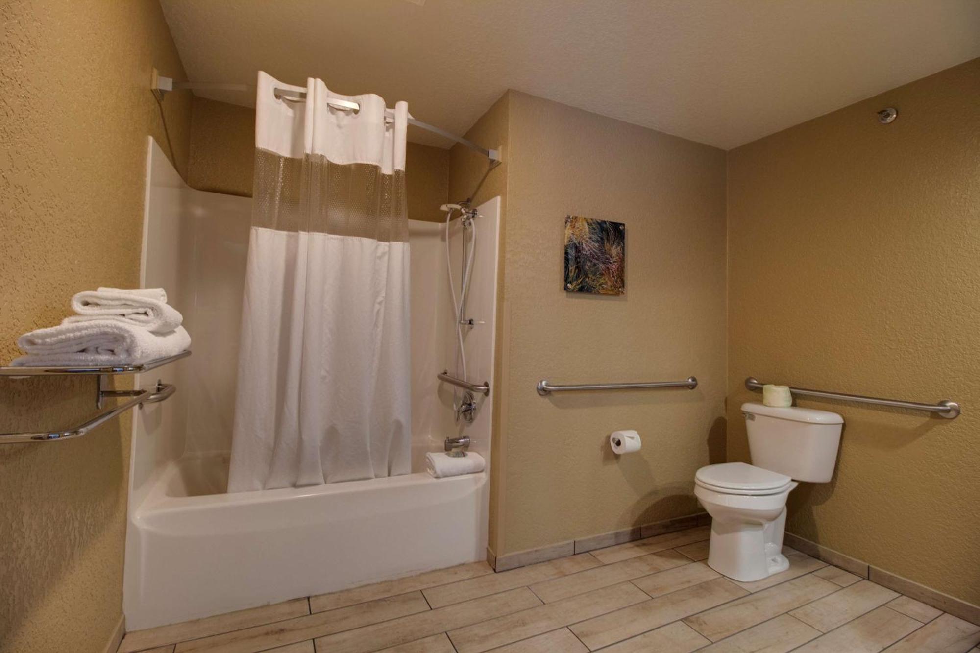 Queen Room Disability Access Tub