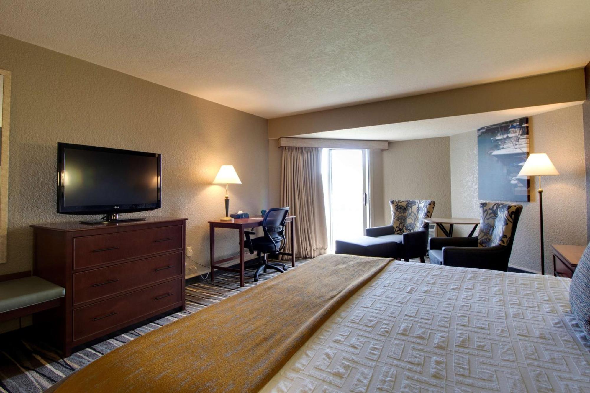 King Room with Balcony - Partial Lake View