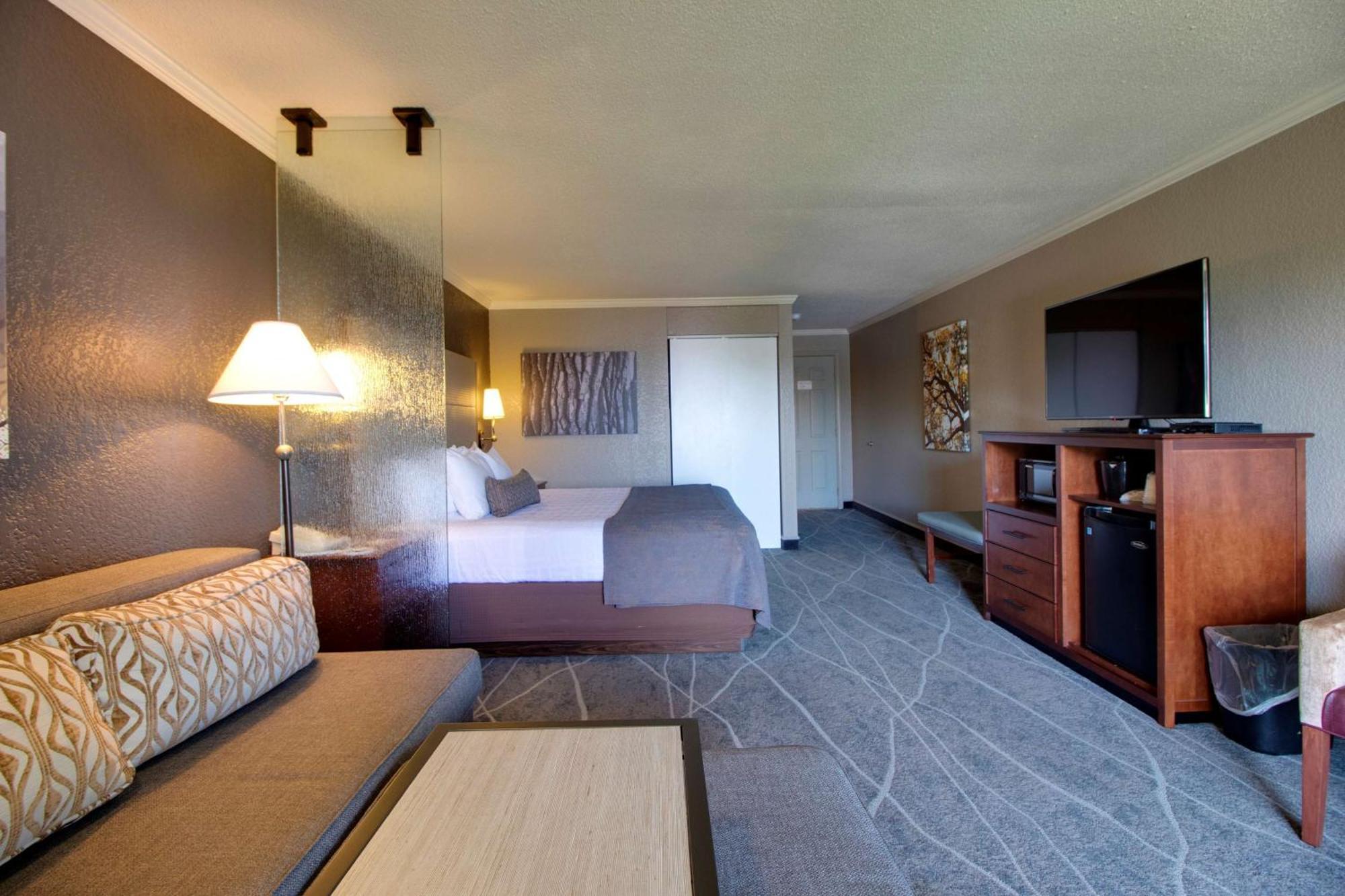 King Suite Balcony Lake View Non-Smoking