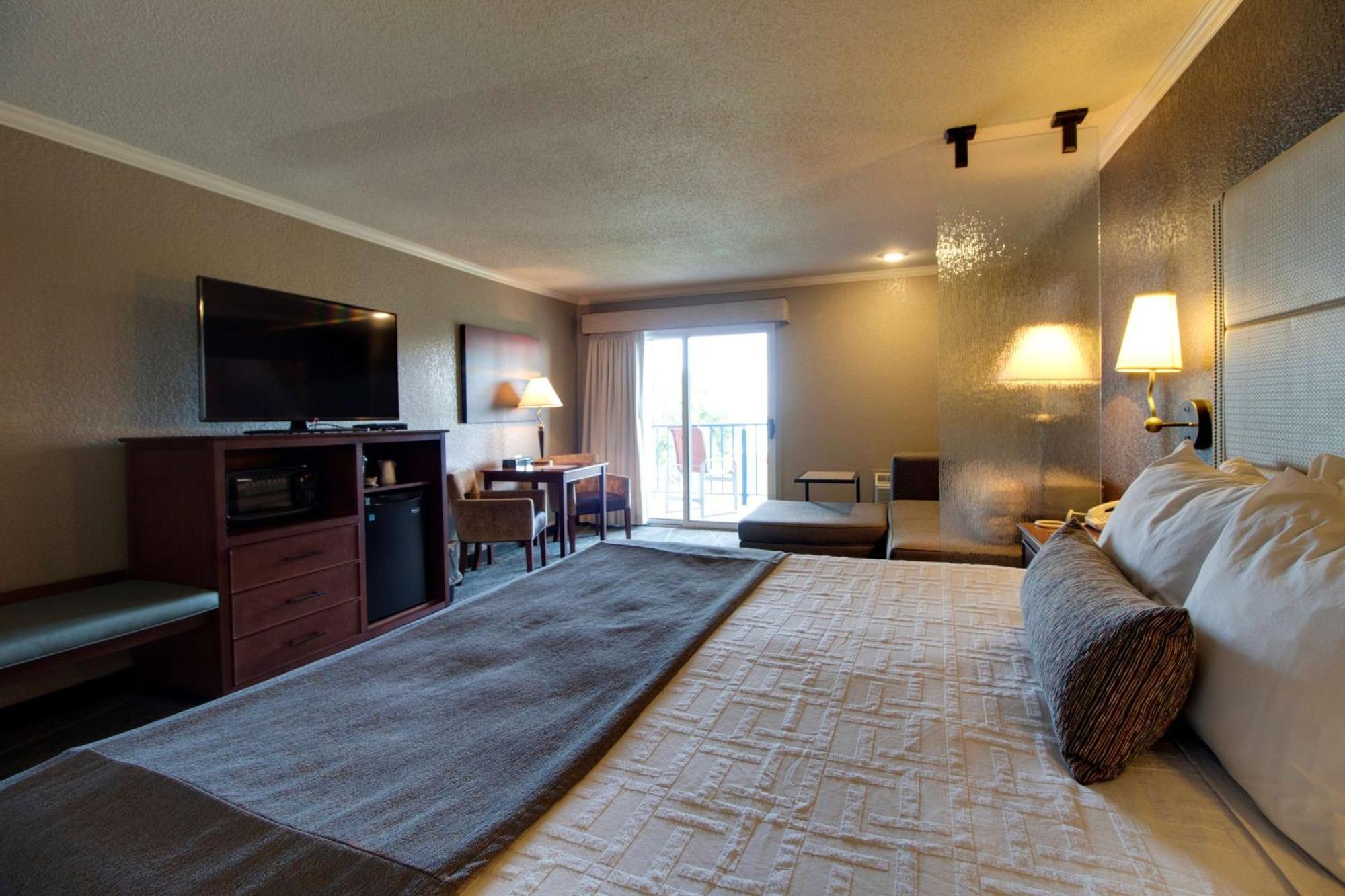King Suite Balcony Lake View Non-Smoking