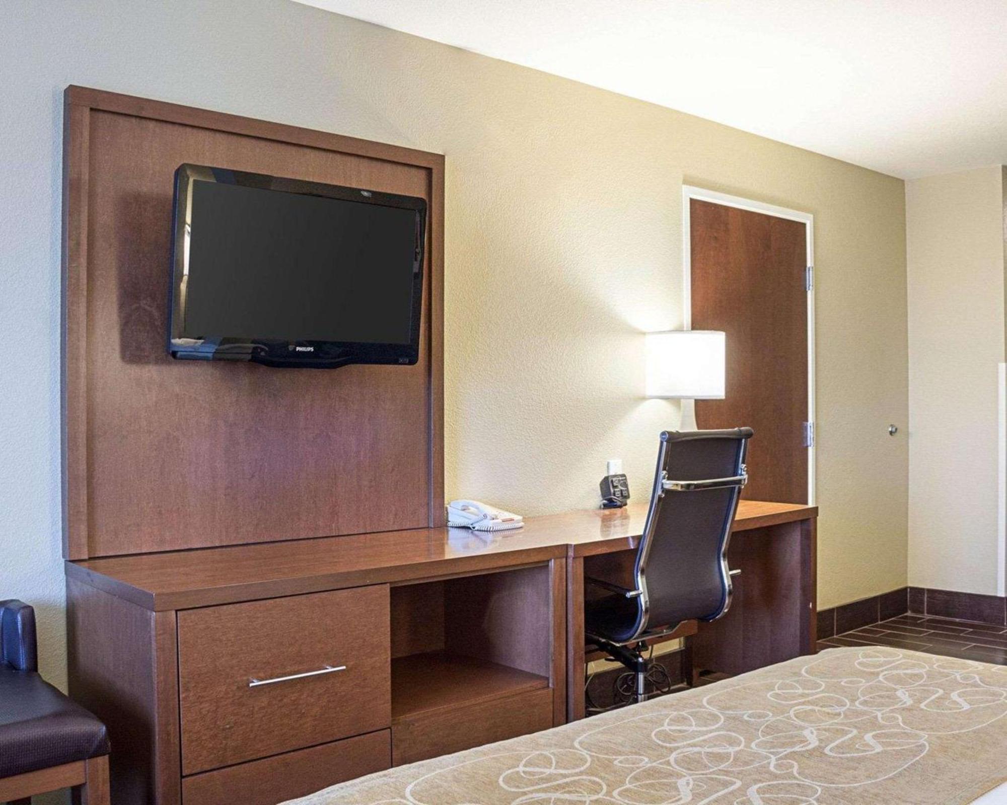 Queen Suite with Sofa Bed - Non-Smoking