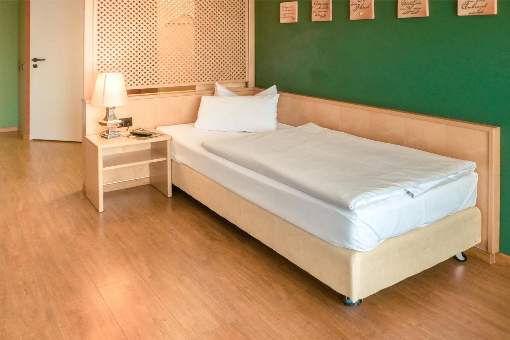 Standard Single Room,1356888595:JPEG