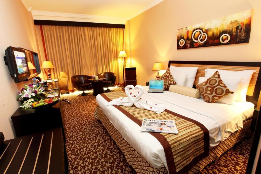 Deluxe Double Room Bath,175760637:JPEG
