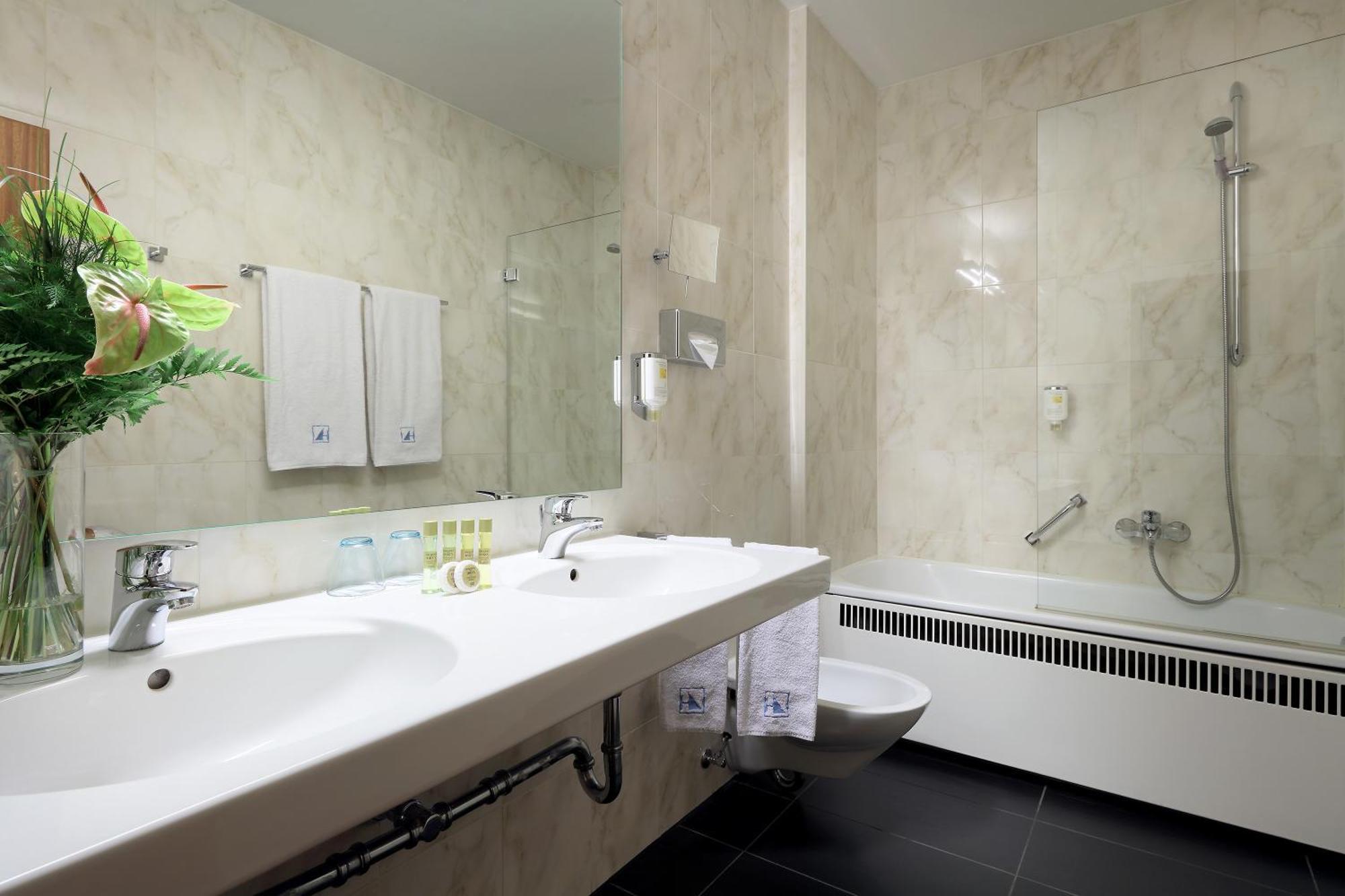 Standard Triple Room,1277110297:JPEG