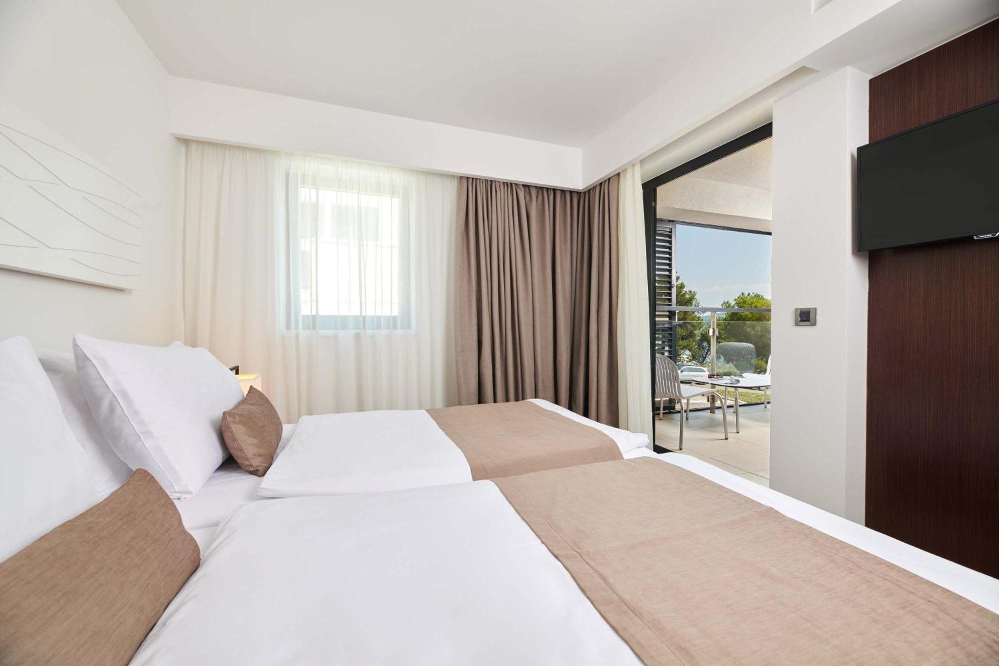Premium Room with Balcony and Sea View,1686428089:JPEG