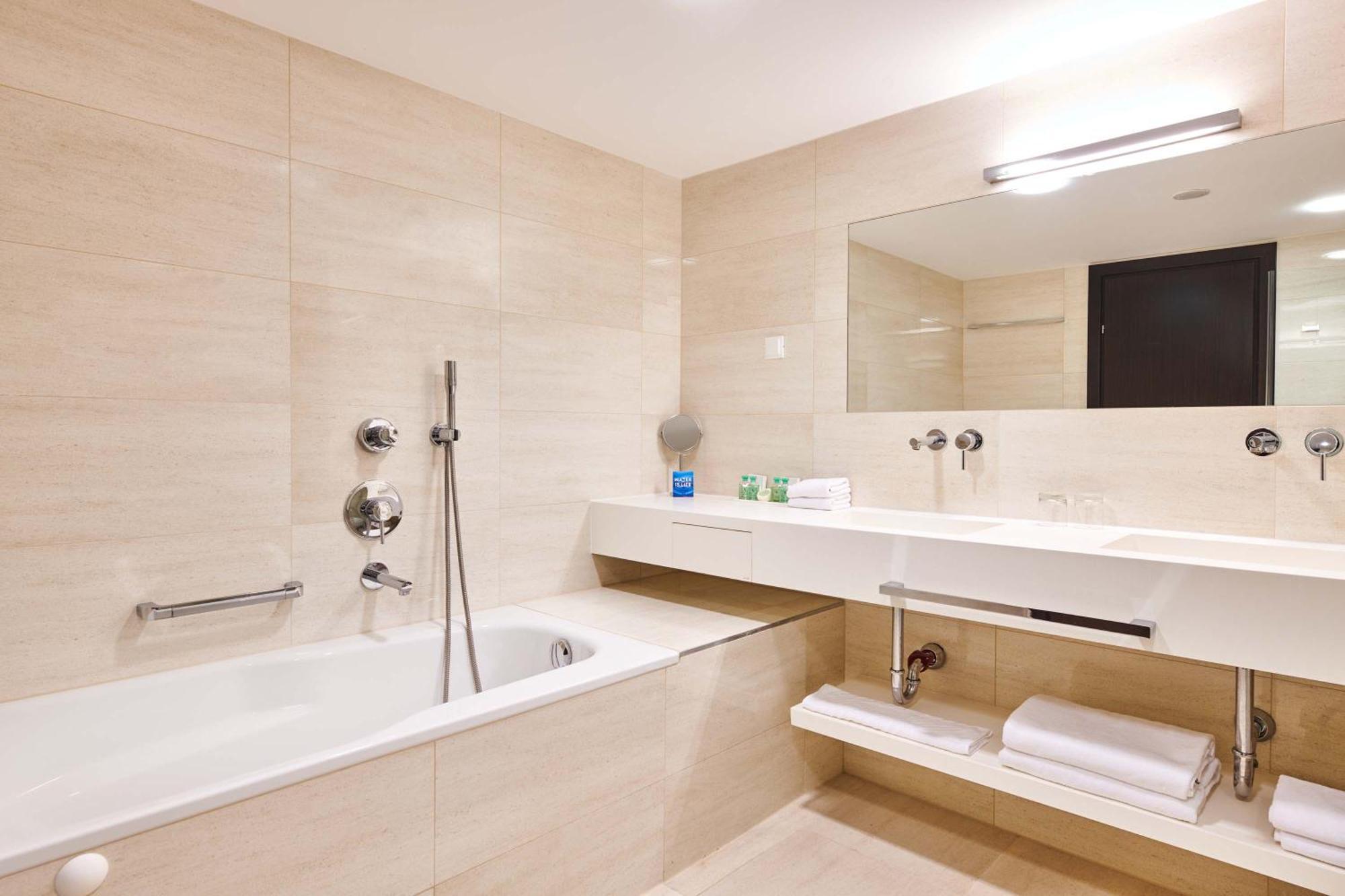 Suite with Balcony and Sea View,1686428095:JPEG