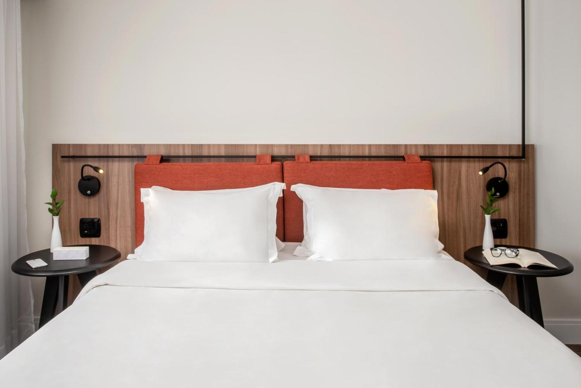 Superior Luxury Double 1 Queen Bed 1 Sofa Bed